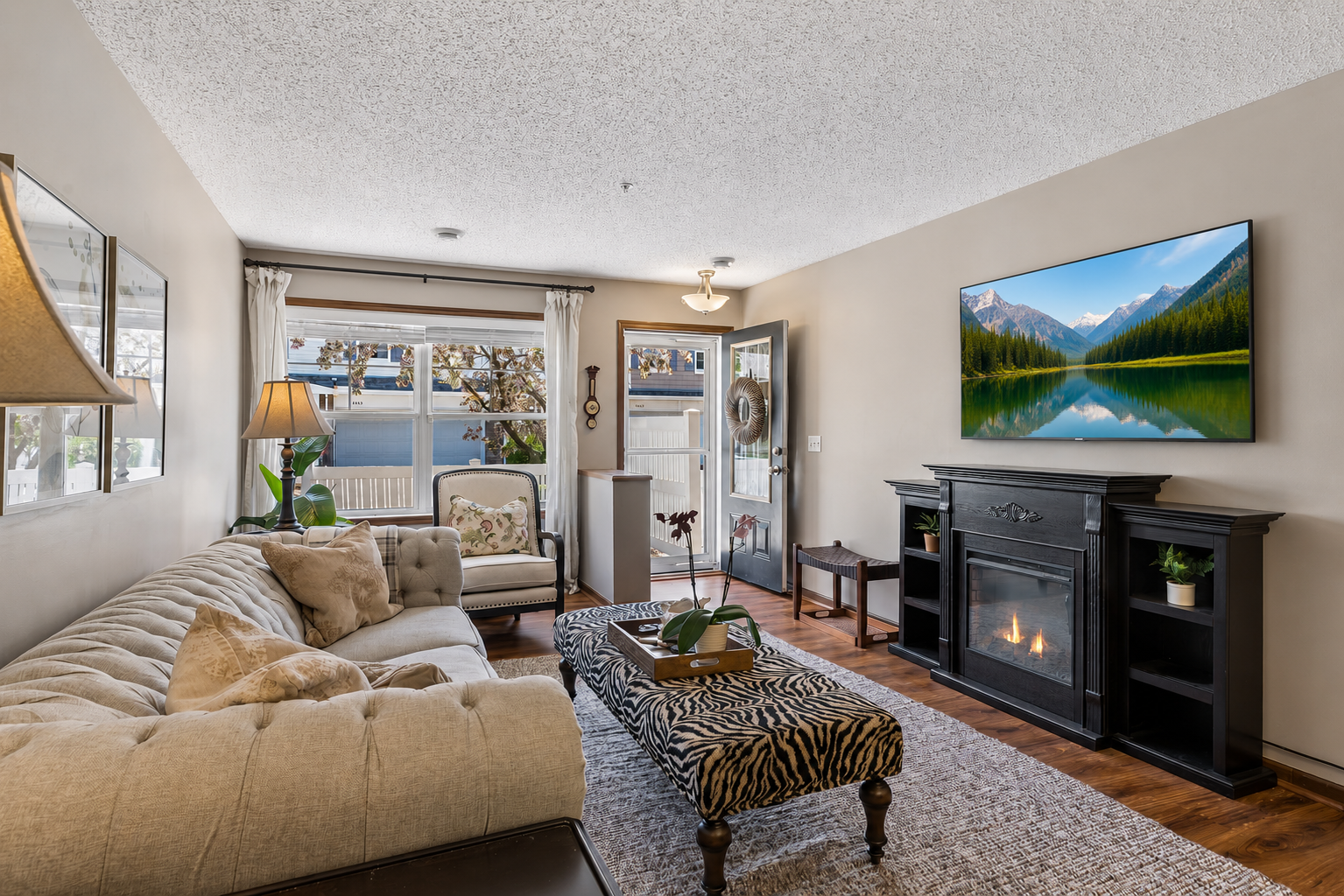 Living room, added TV.png