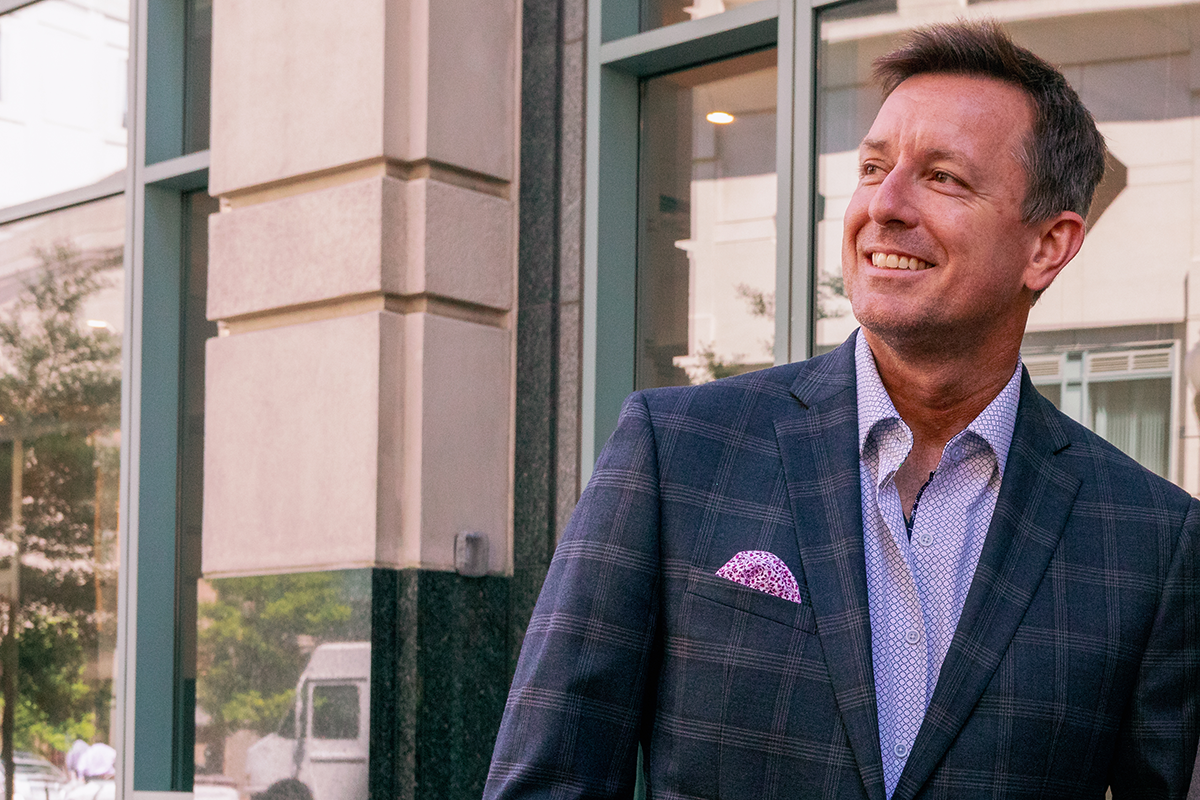 Tom looking to right.png