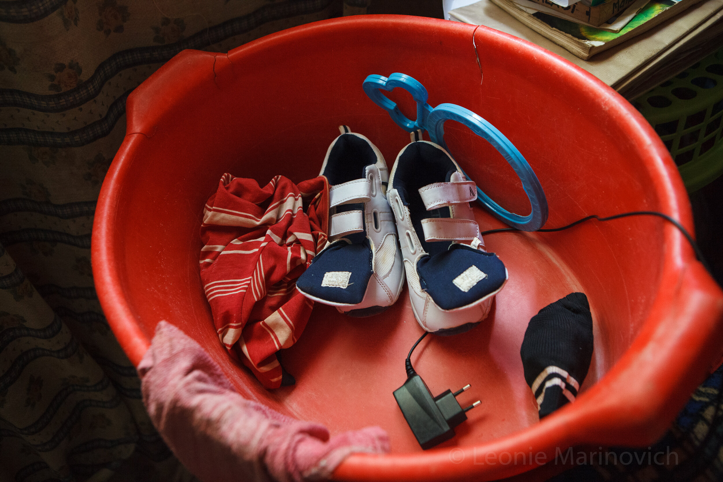  Clean shoes. Photo by Leonie Marinovich, 2011. 