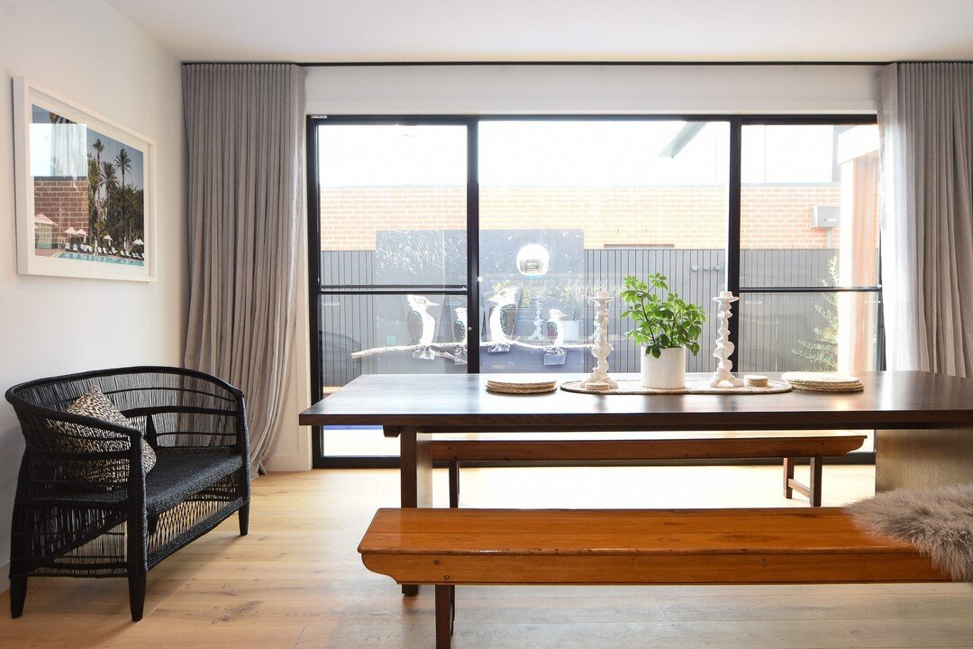 Love how much natural light flows through this home. ⠀⠀⠀⠀⠀⠀⠀⠀⠀
High ceilings and large windows allowing natural light into any room create an overwhelming sense of space along with the use of natural timbers creating warmth and adding character.⠀⠀⠀⠀⠀