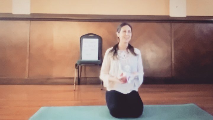 🌕A sneak peek at prenatal yoga. We are so lucky to have the opportunity to practice together and I am honored to have these future mamas trusting me to guide. &hearts;️
-
Next class series begins: ❔ so send me a DM to be on the first to know &hearts