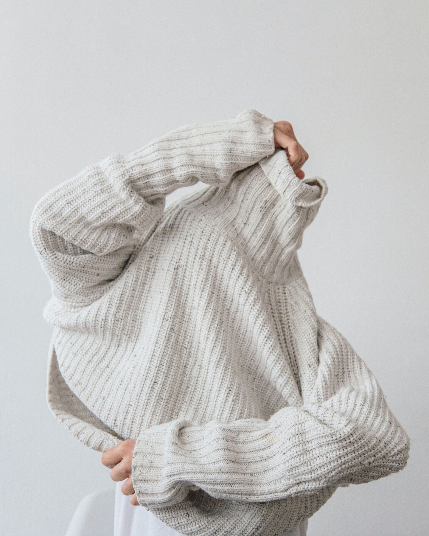 🌕 Feeling all sorts of ways? Yeah. The weather, circadian rhythm, goings-on in the world... It's okay to not know how to sort this all out. Just your reminder. Eventually you'll get that sweater on (or off).
-
-
-
Love,
Rebecca
-
Photo by Mukuko Stu