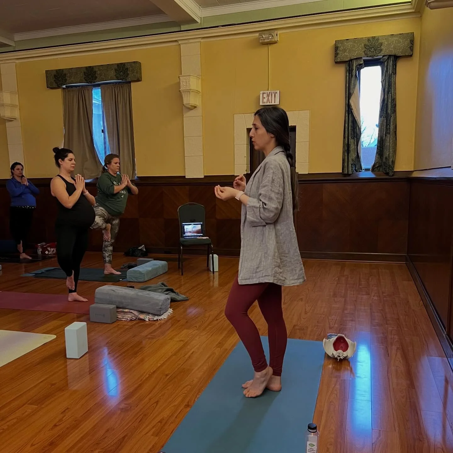 🟡instruction has always been my why. facilitating students to acquire the tools to support their own journey toward health and healing. it looks different for everyone. each path is not the same. my mantra when teaching: hold space, allow, guide, no