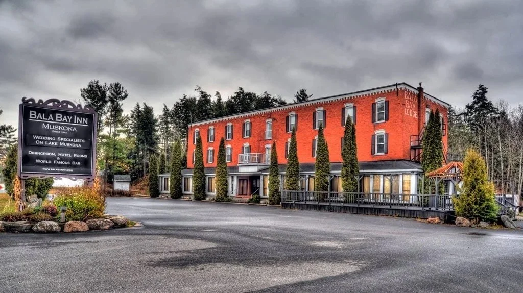 an image of the exterior of Bala Bay Inn