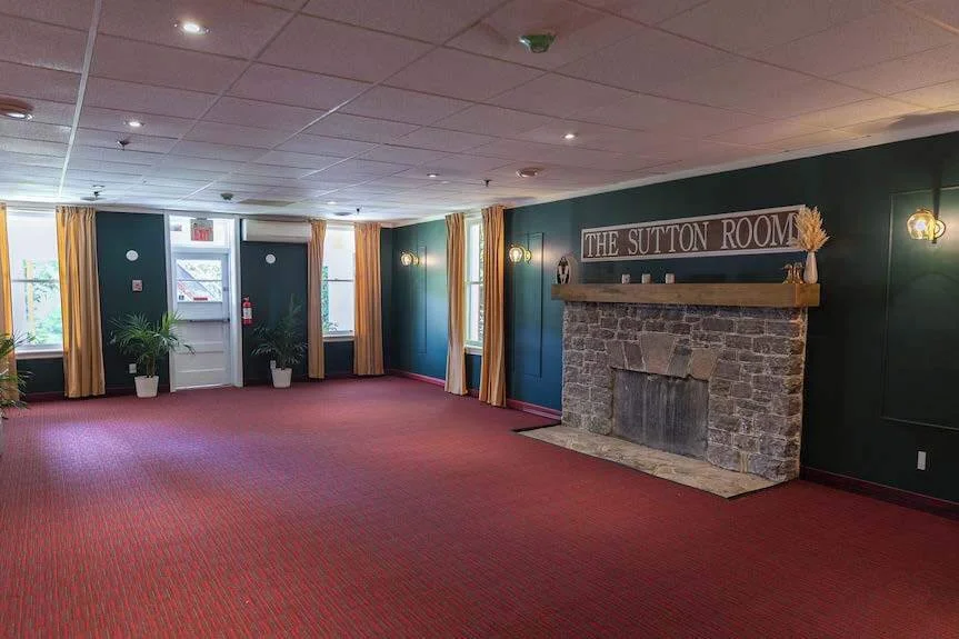 an image of the Sutton Room at Bala Bay Inn