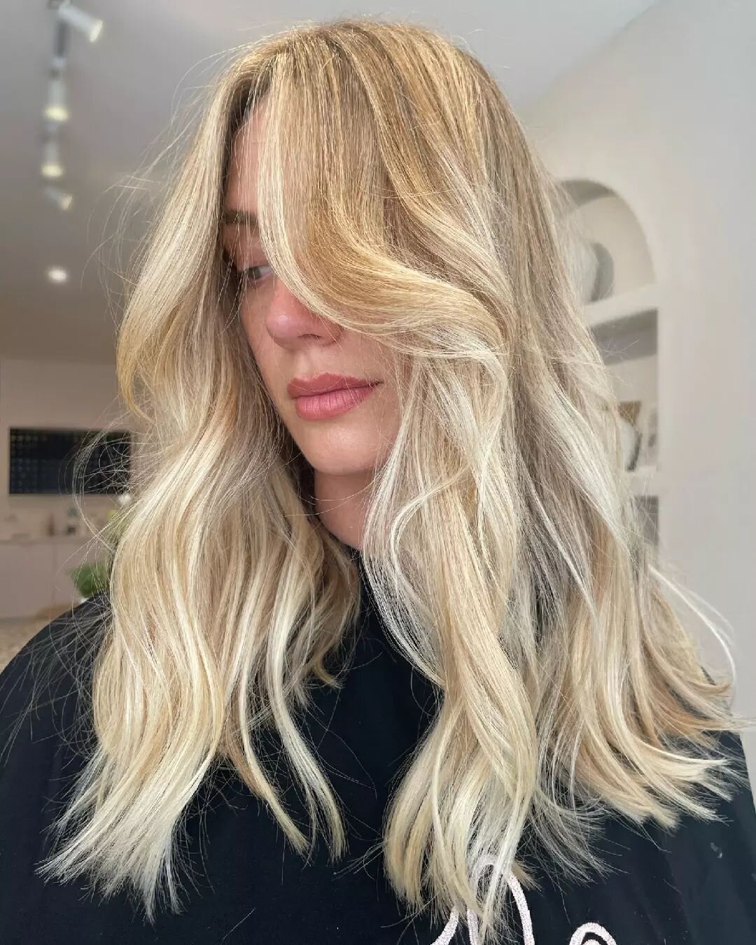 Kirby's beautiful client of 13 years! It was actually her first every balayage 🤍 

​At&nbsp;P&eacute;lo, we create low maintenance, lived-in-hair colours and cuts that won&rsquo;t compromise the health of your hair, only enhance it. This long-term c