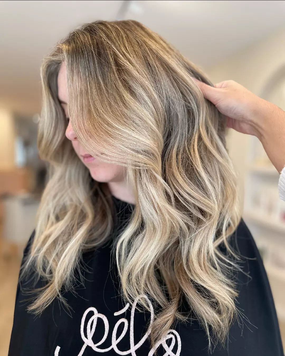 What can't @lucy_pelobylago do?! Seriously though, this blend&nbsp;😍

Book your appointment with Lucy today via the link in bio, call or email us info@pelobylago.com