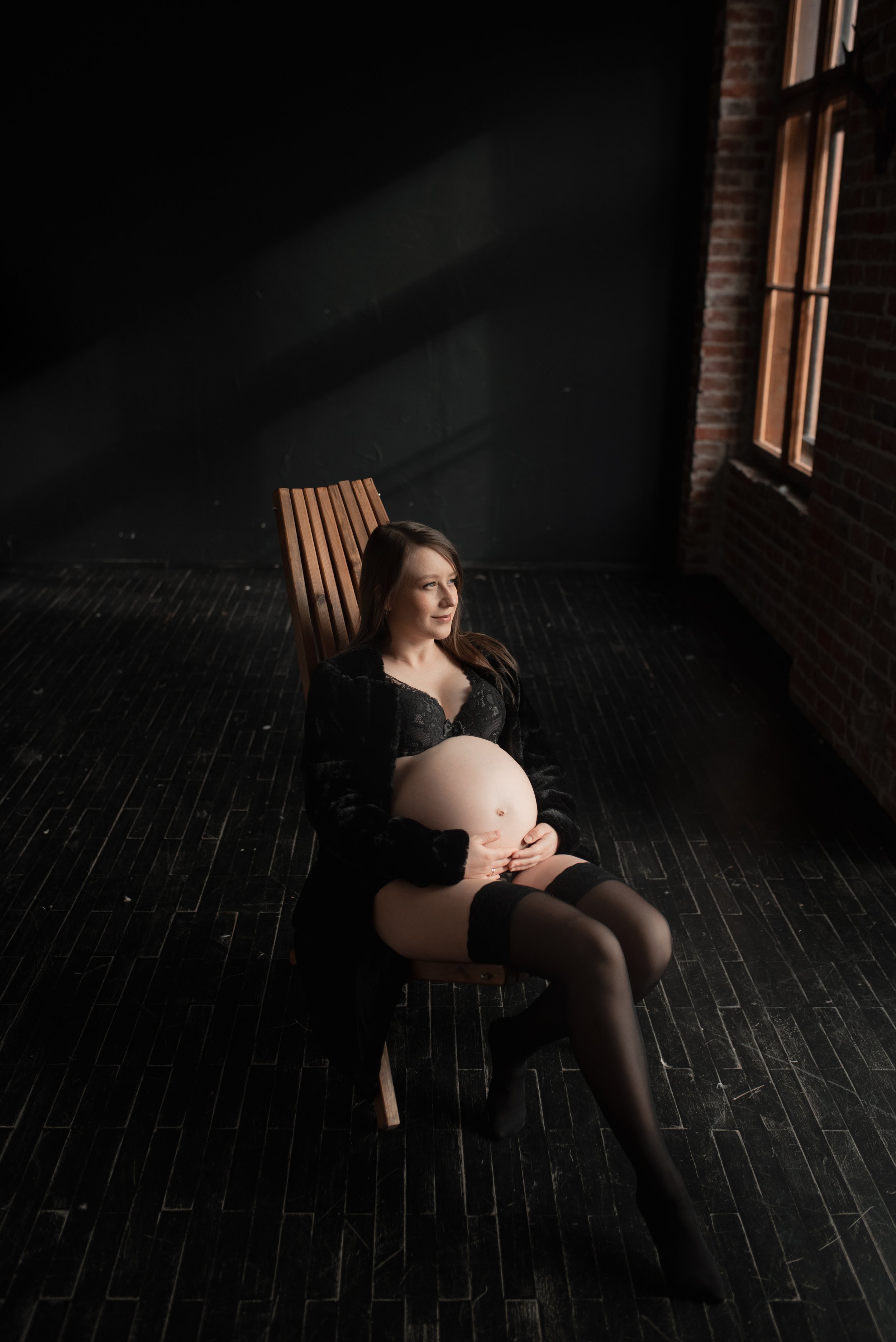 portrait-of-a-pregnant-on-a-dark-background-2021-09-02-01-34-42-utc.jpg