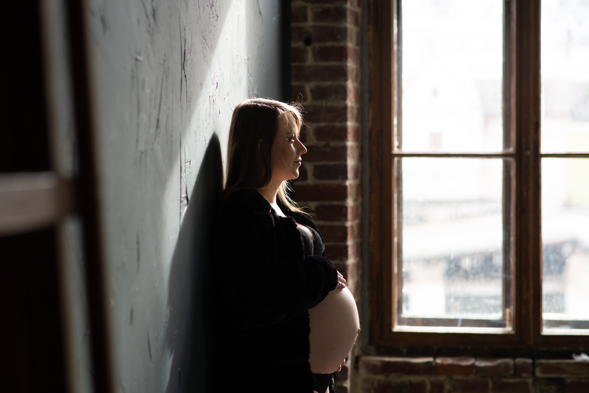 portrait-of-a-pregnant-girl-near-the-window-2021-09-02-01-35-19-utc.jpg