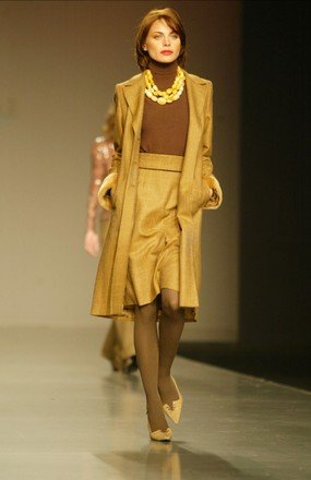 cibeles-fashion-week-2002-this-pictured-model-440nw-14404661c.jpg