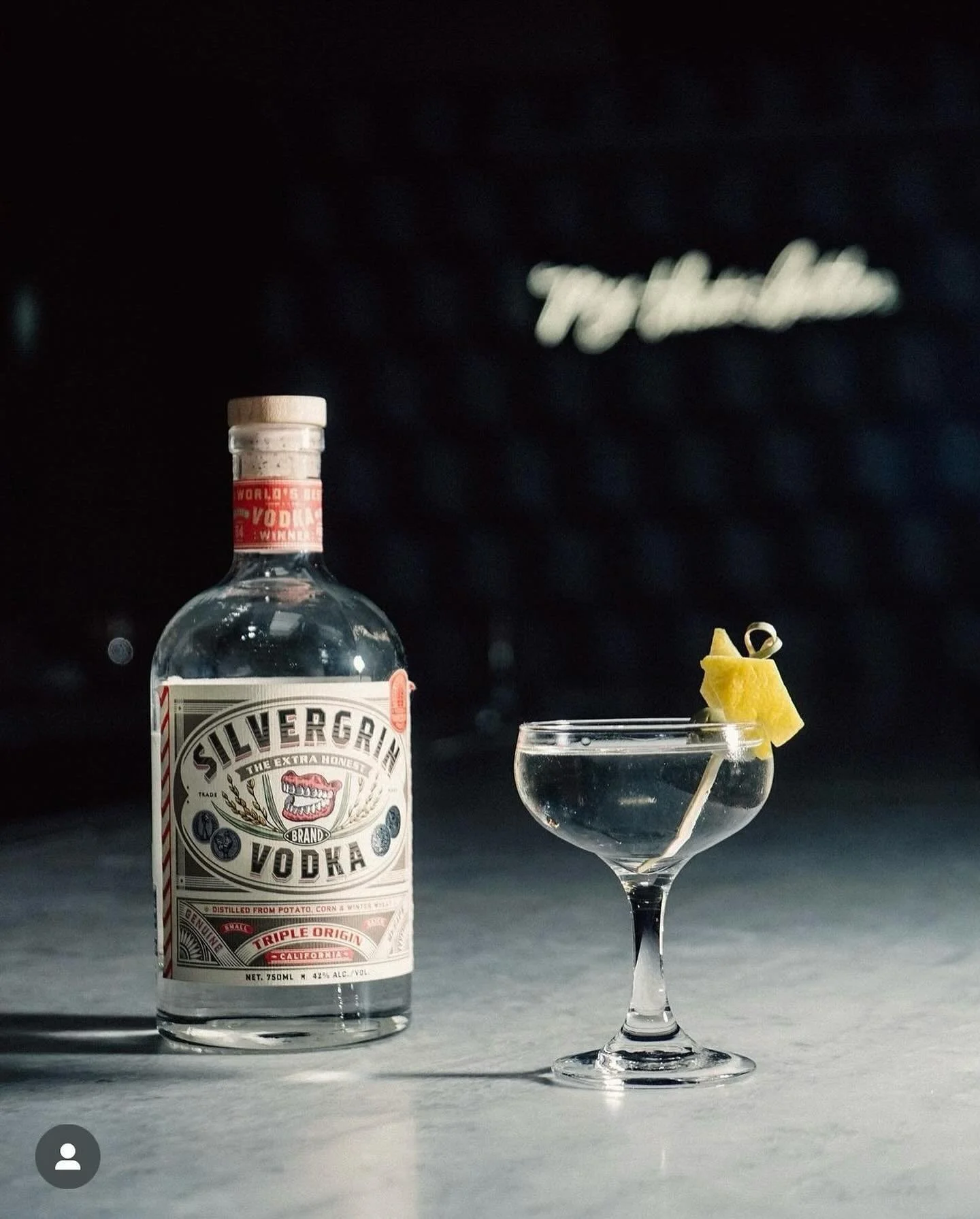Tuesday booze day alert! 🚨 On Every Tuesday
starting on 10/22
Our friends at ERB are offering TWO new specials! 

Half Dozen Oysters for $15 with the purchase of a Silvergrin vodka Martini!

Or

Cocktail Party for two at $75 includes
two Silvergrin 