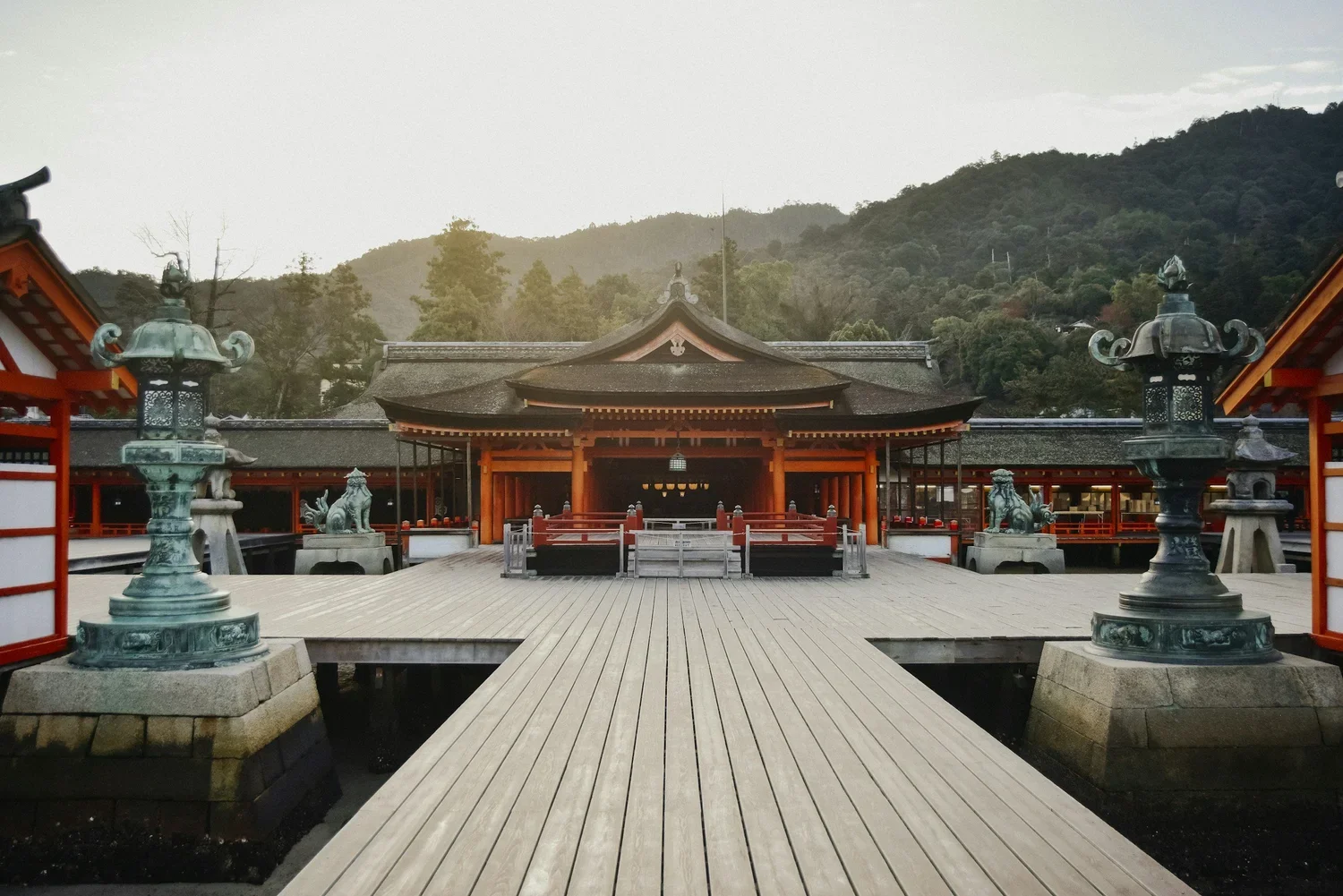 unsplash-image-GptJ5L7niVk.jpg.webp