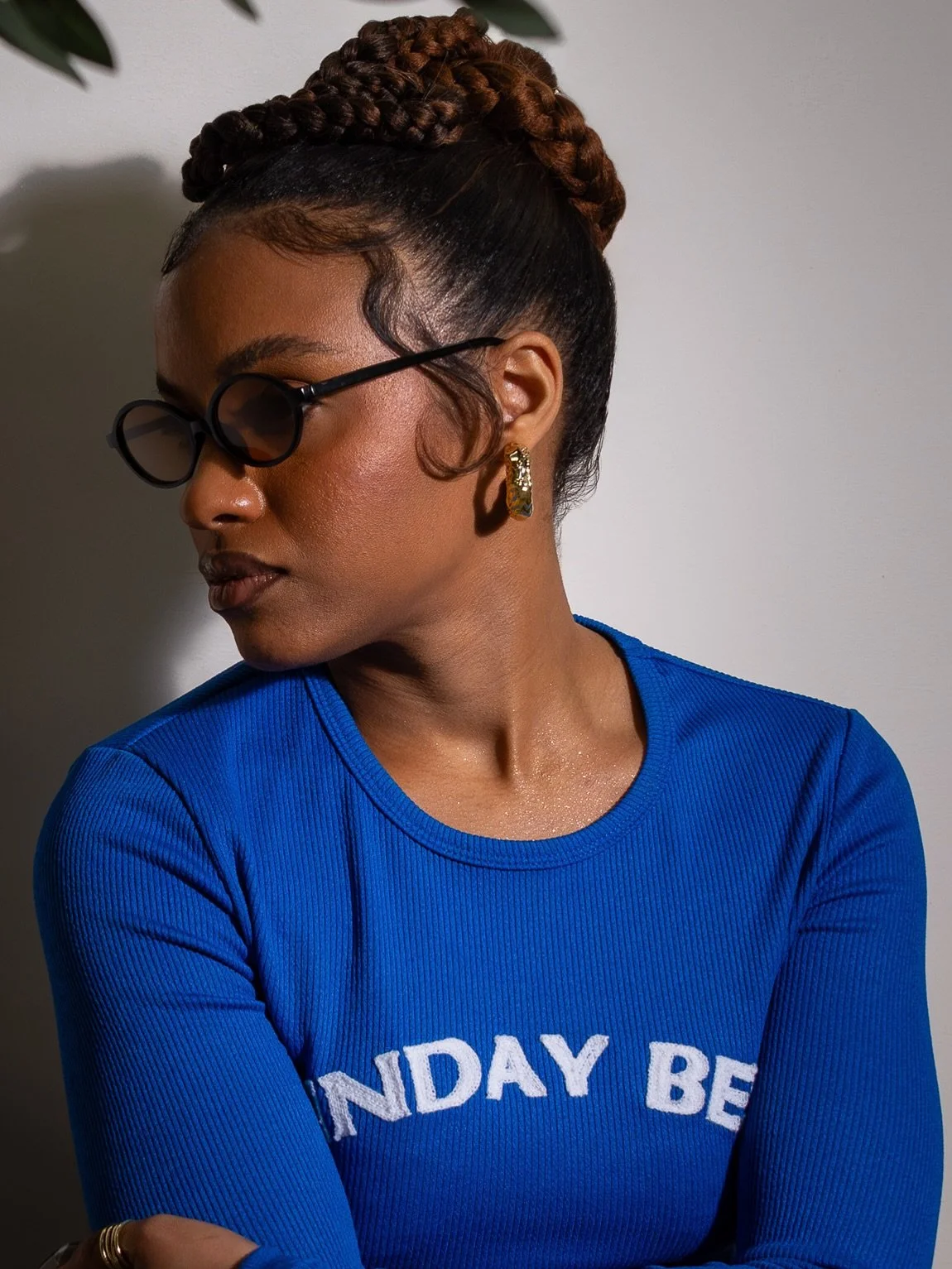 Summers calling, Imole Sunglasses and Cedar Blue long sleeve top answered 😉💜💐

What&rsquo;s your fav design from Flourish?

-
Styling: @_bridesandmore 
Makeup: @moriellabeauty 
-
#sunglassesoftheday #buyblackowned #longsleeveshirt #summer2026
