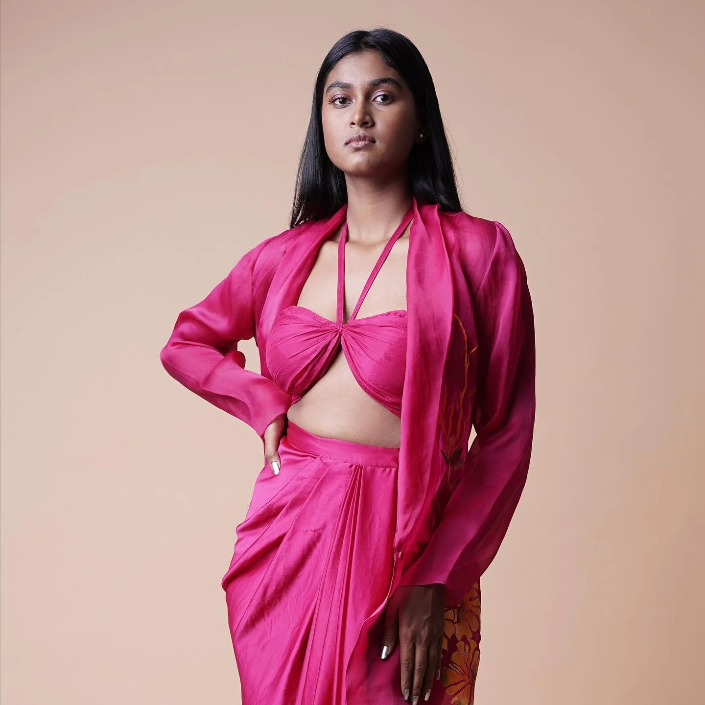 Handpainted jacket with satin drape skirt. 

Model:- @____.ahskeemas.____ 

Photographer:- @la_010875 

Stylist:- @shishushwan 

Stylist:- @thinksandhya 

#handmade  #handcracfted #craftsmanship #krishnamani
