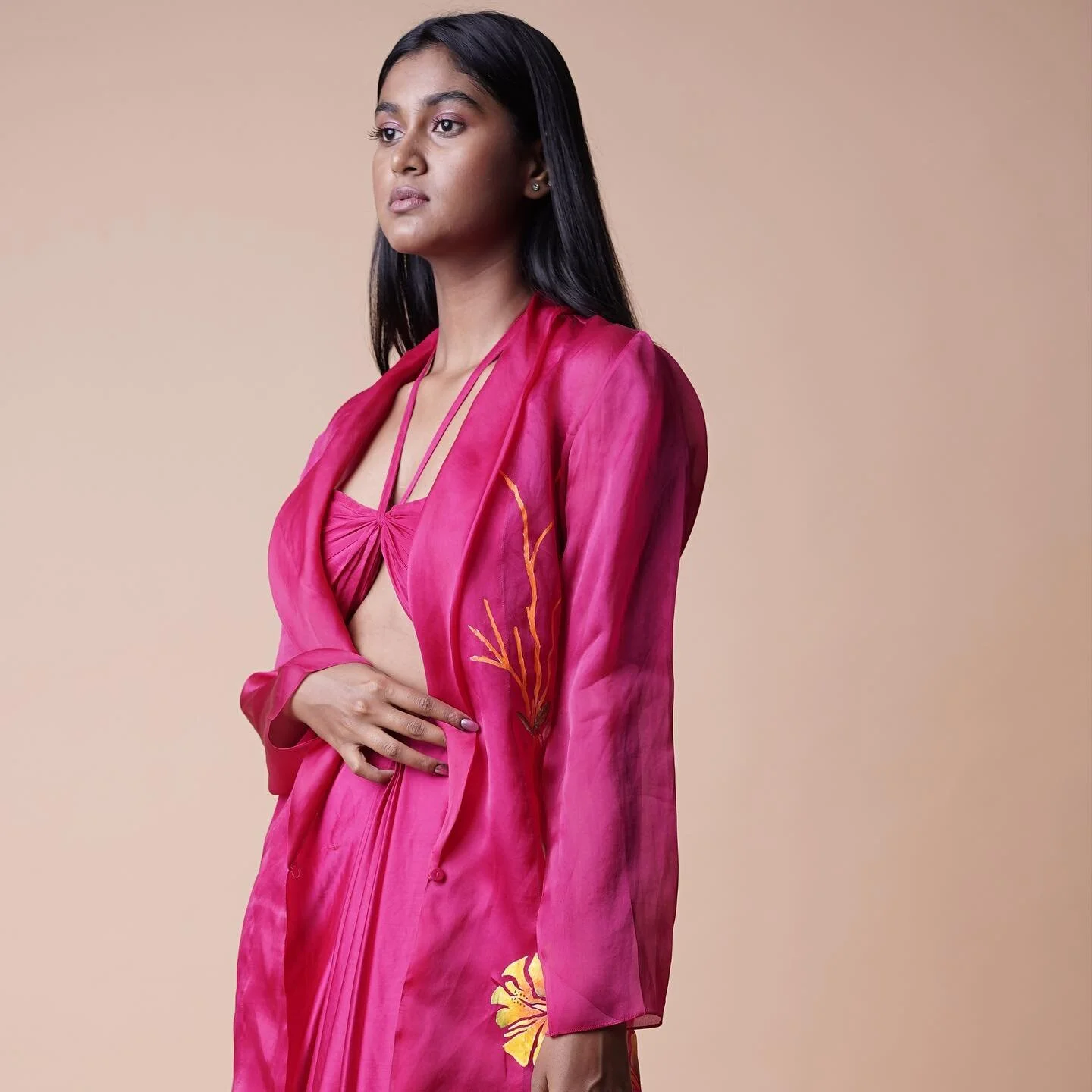 Handpainted jacket with satin drape skirt. 

Model:- @____.ahskeemas.____ 

Photographer:- @la_010875 

Stylist:- @shishushwan 

Stylist:- @thinksandhya 

#handmade  #handcracfted #craftsmanship #krishnamani