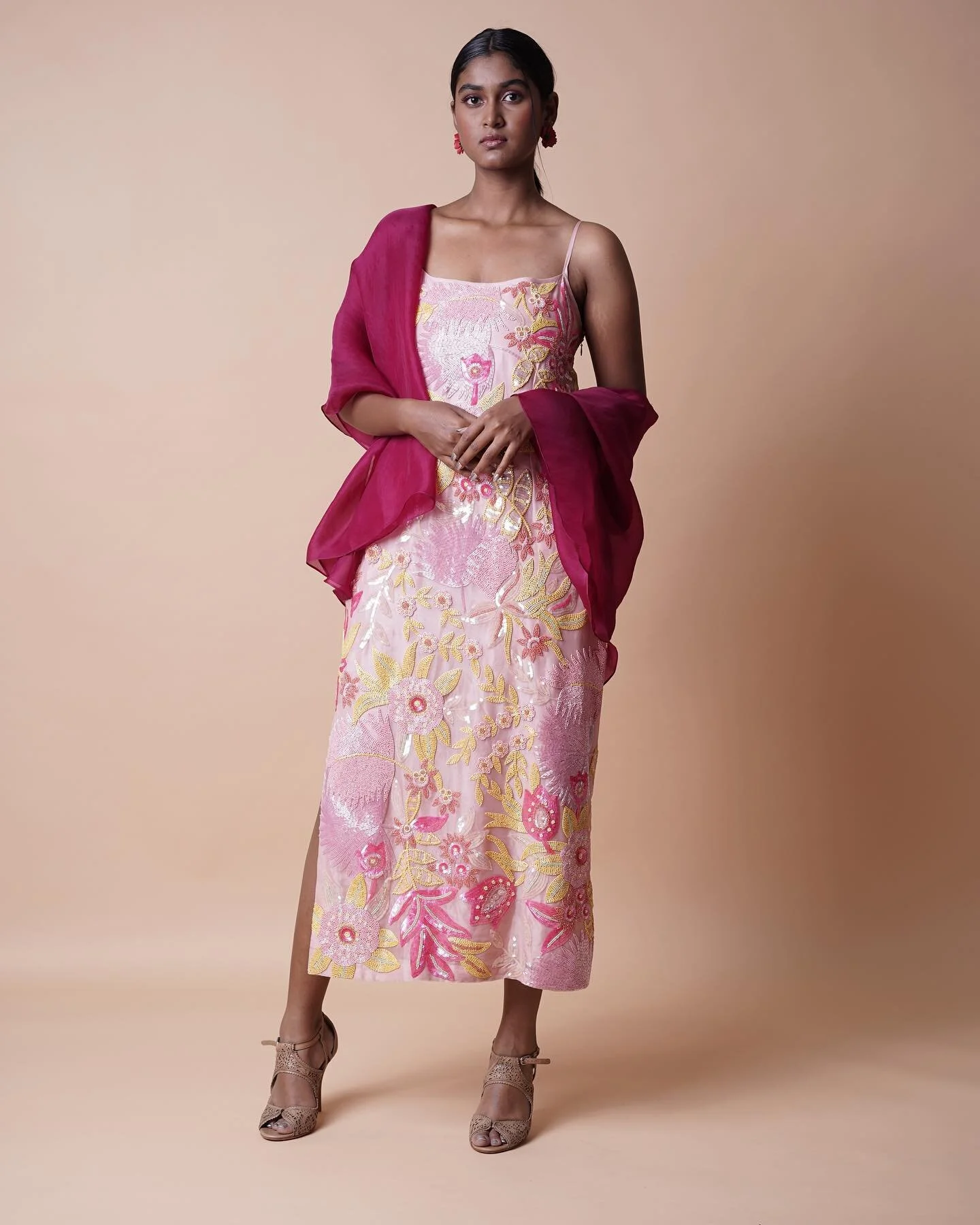 Garden of blooms in a sequinned floral dress teamed with an organza shrug
Model:- @____.ahskeemas.____ 

Photography:- @la_010875 

Stylist:- @shishushwan 

Stylist :- @thinksandhya 

#eveningwear #handmade #krishnamani
