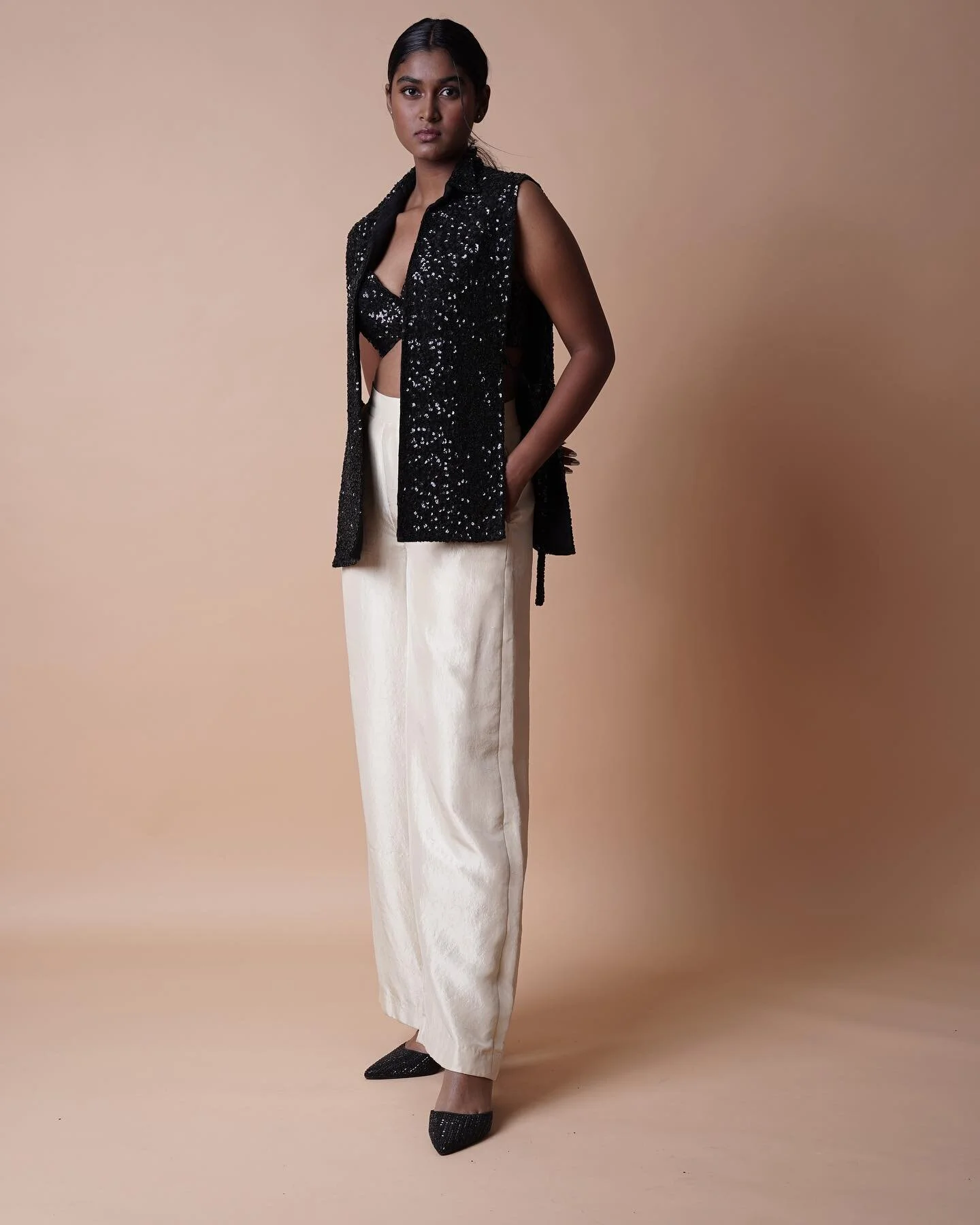 Hand embroidered sequin jacket and top for an evening out. 

Model:- @____.ahskeemas.____ 

Photography:- @la_010875 

Stylist:- @shishushwan 

Stylist :- @thinksandhya 

#eveningwear #handmade #krishnamani
