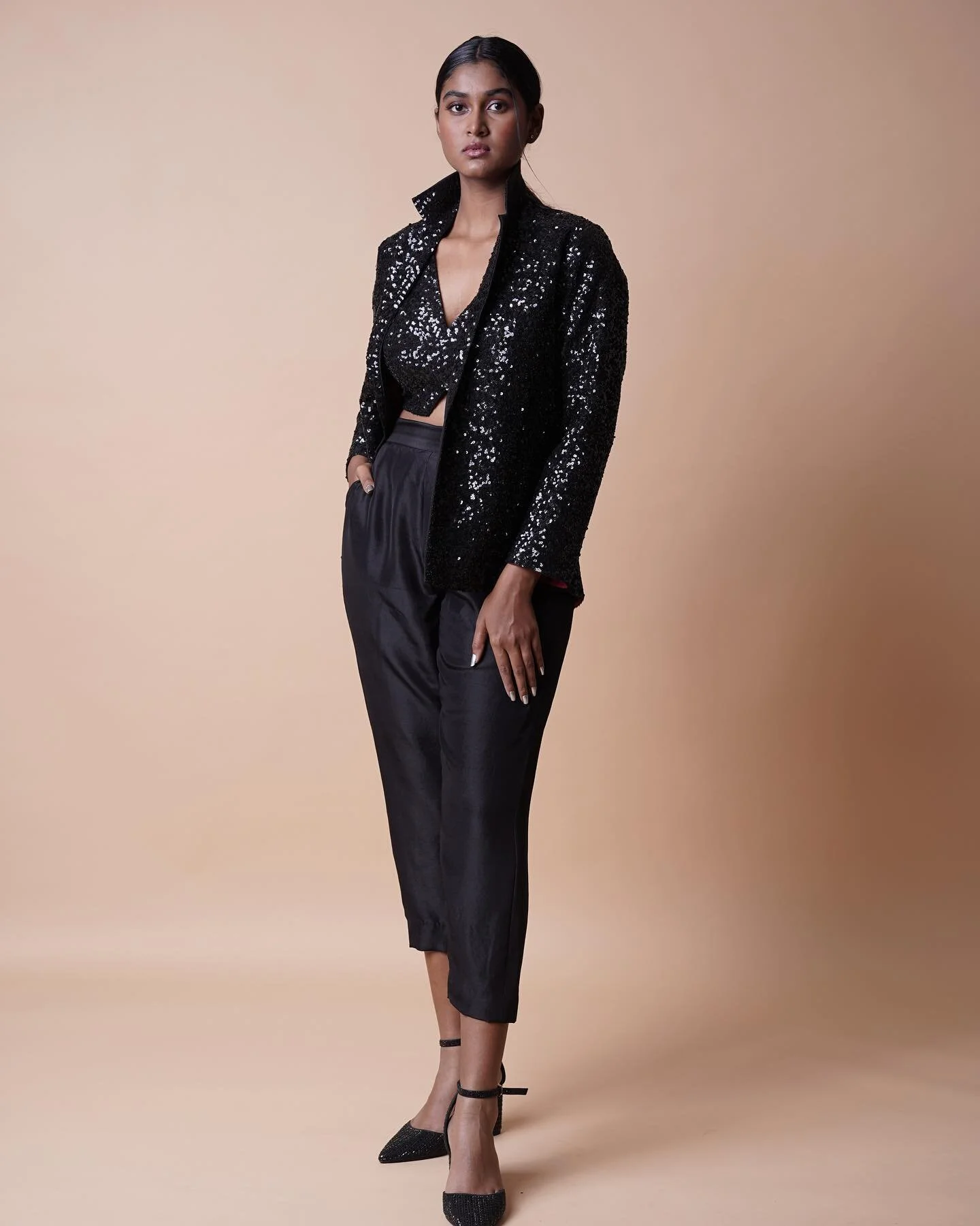 Hand embroidered sequin jacket and top for a night out. 

Model:- @____.ahskeemas.____ 

Photography:- @la_010875 

Stylist:- @shishushwan 

Stylist :- @thinksandhya 

#eveningwear #handmade #krishnamani