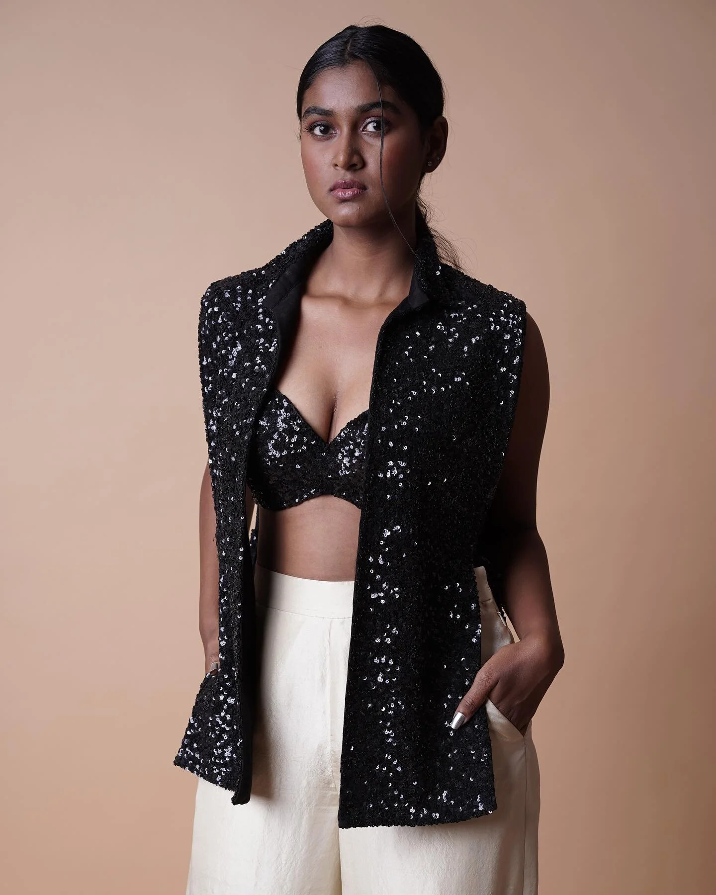 Hand embroidered sequin jacket and top for an evening out. 

Model:- @____.ahskeemas.____ 

Photography:- @la_010875 

Stylist:- @shishushwan 

Stylist :- @thinksandhya 

#eveningwear #handmade #krishnamani