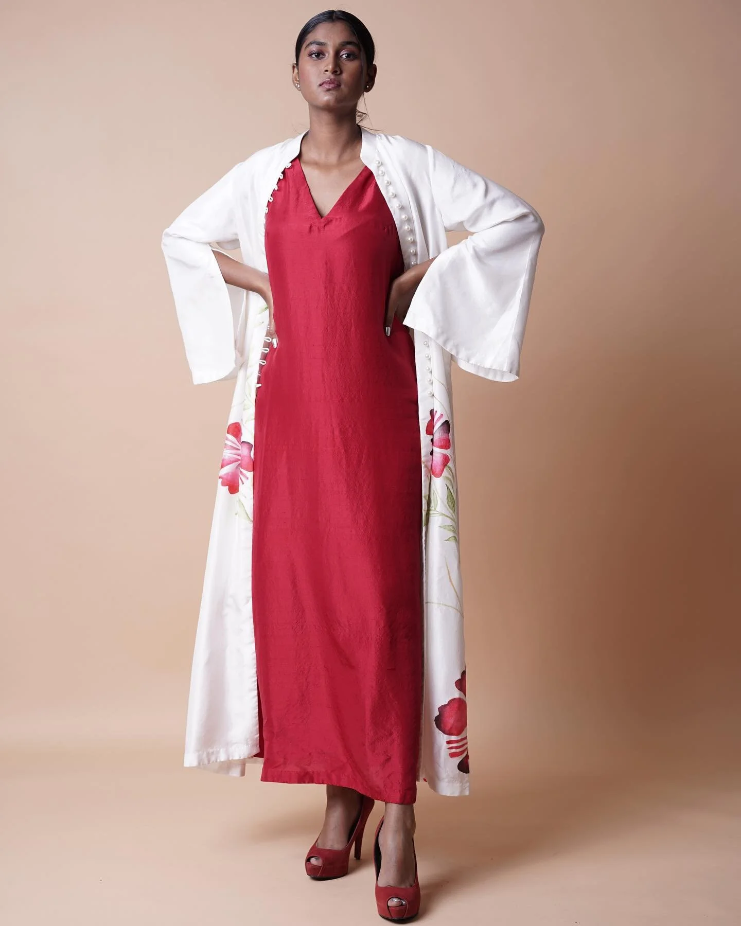 Introducing our silk handpainted long jacket.
@model: @____.ahskeemas.____ 

Photography: @la_010875 

Stylist- @shishushwan 

Stylist- @thinksandhya 

#handpainted #craft  #handmade #slowfashion #krishnamani