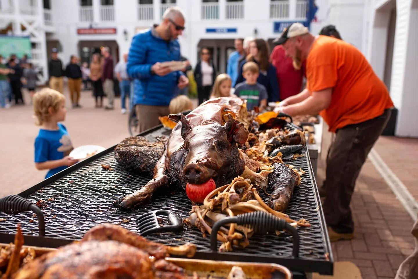 Jugtown's 2nd Annual Community Pig Roast is happening now until 3:00 p.m! 🐷 

Swing by Town Square for some live music and free food! 

#communityevent #pigroast #visitwatervillevalley #watervillevalley #familyevent #visitnh #whitemountains