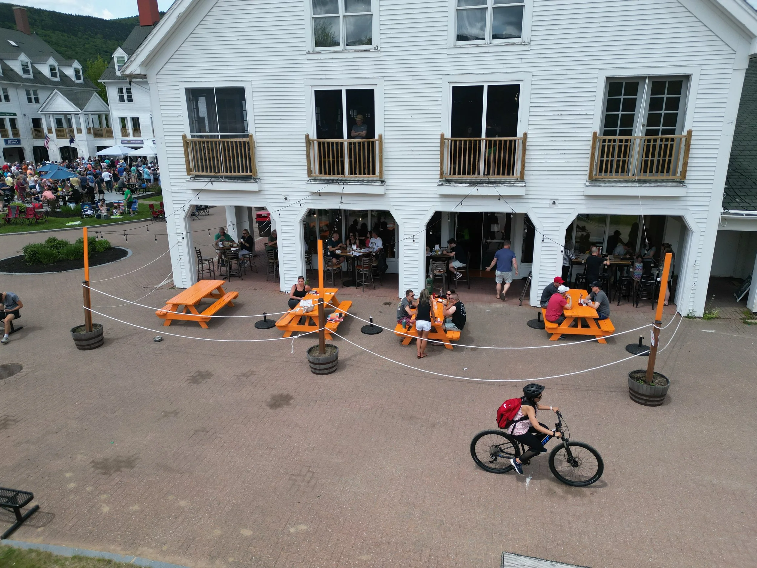 05-25ValleyPubOutdoor2.JPG