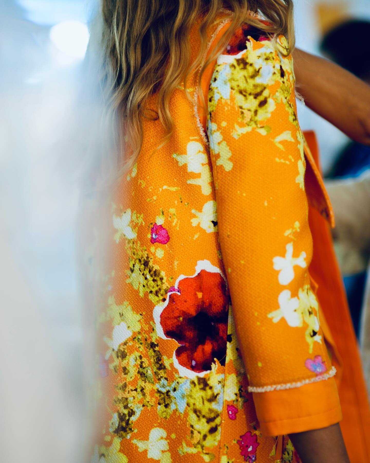 Florals? For spring? 💯 ✨
.
.
.
#petersom #runway #flashback #spring #florals #floralsforspringgroundbreaking #flowers