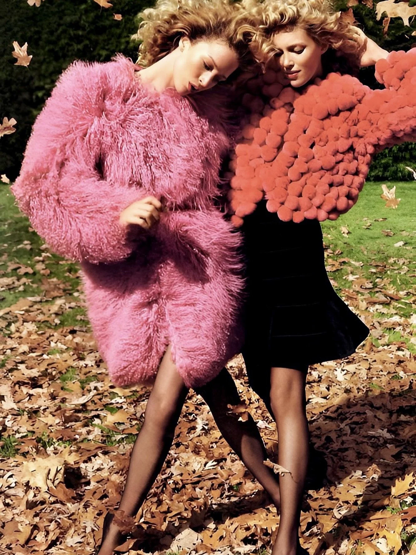 Hello October! 🍂 💕 Fashion flashback: Peter Som pink coat (along side an Armani outfit) in @voguemagazine photographed by @inezandvinoodh Styled by @camillanickerson Models @anja_rubik @raquel_zimmermann ✨
.
.
.
#petersom #vogue #fashion #flashback