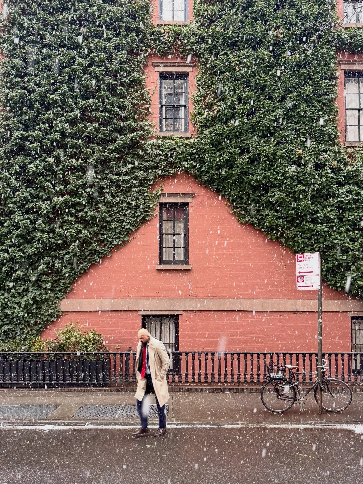 West Village snow globe ❄️ ✨
.
.
.
#petersom #westvillagenyc #newyorkcity #nyc #winterwonderland