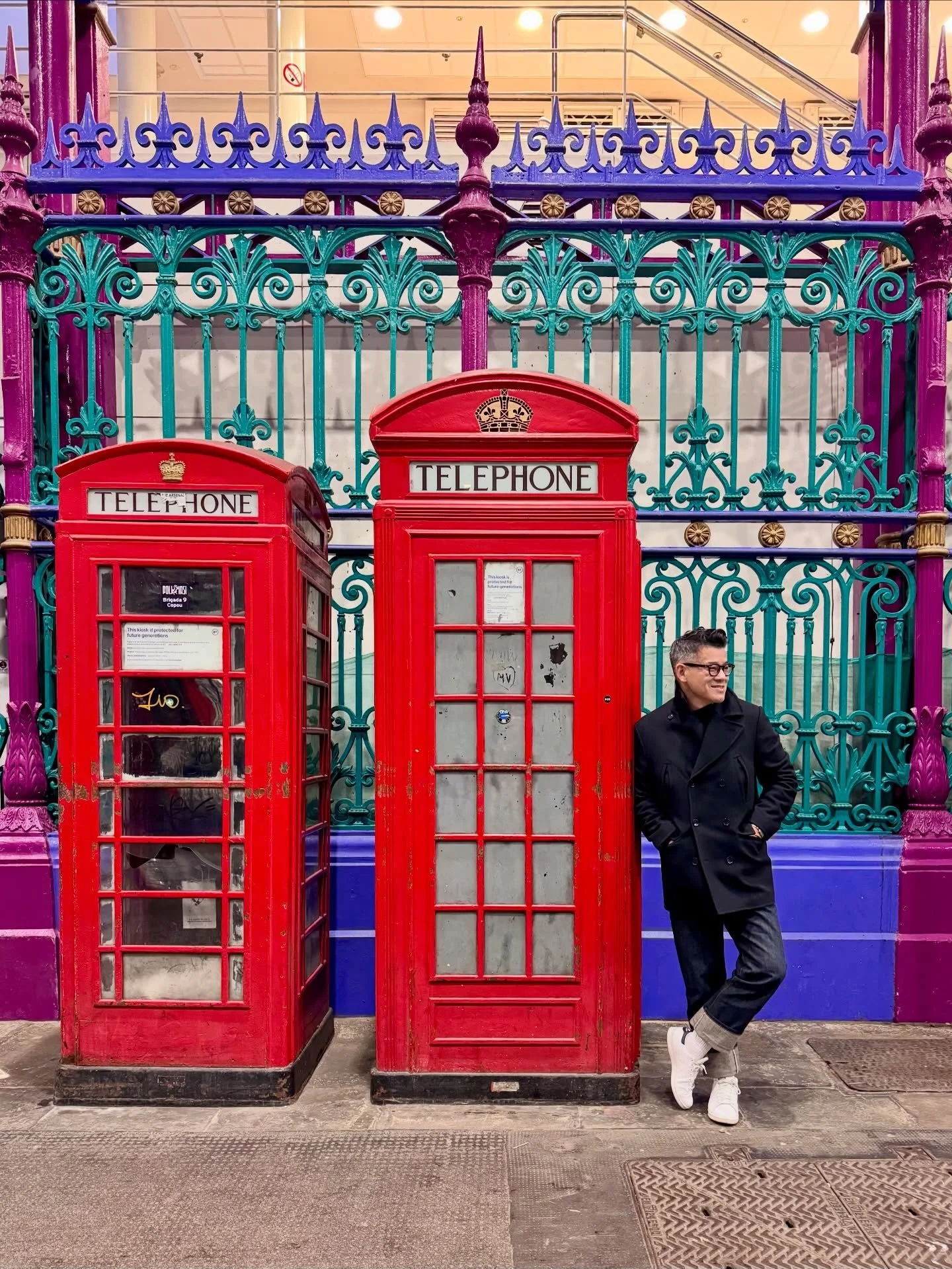 Cold London for a hot second ❤️ 🇬🇧 ☔️ ✨
.
.
.
#petersom #london #travel #london🇬🇧 #ilovelondon❤️