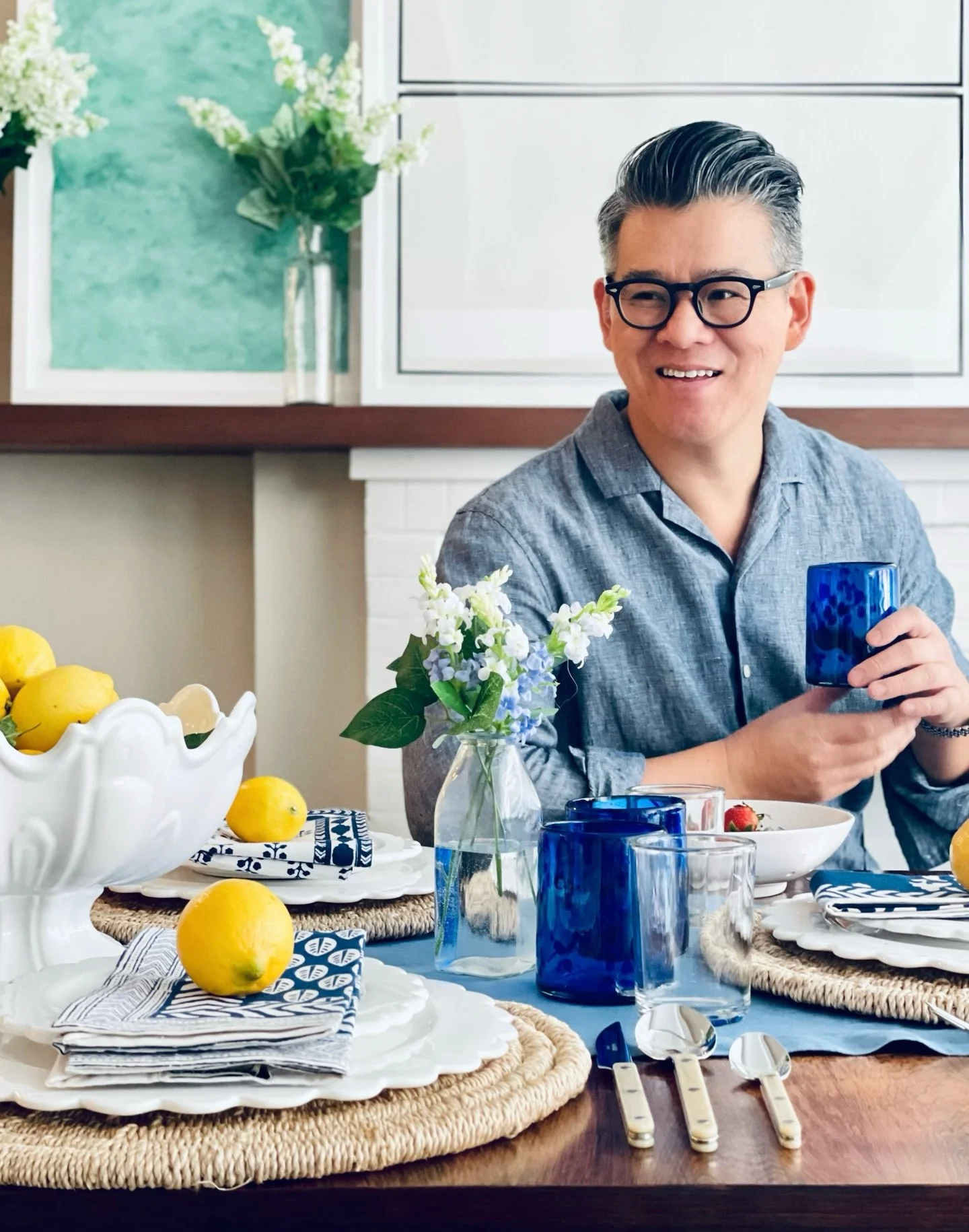 Setting the table for Spring 💐 Who&rsquo;s ready? 
.
.
.
#petersom #spring #dinnerparty #theextrataste #springhassprung