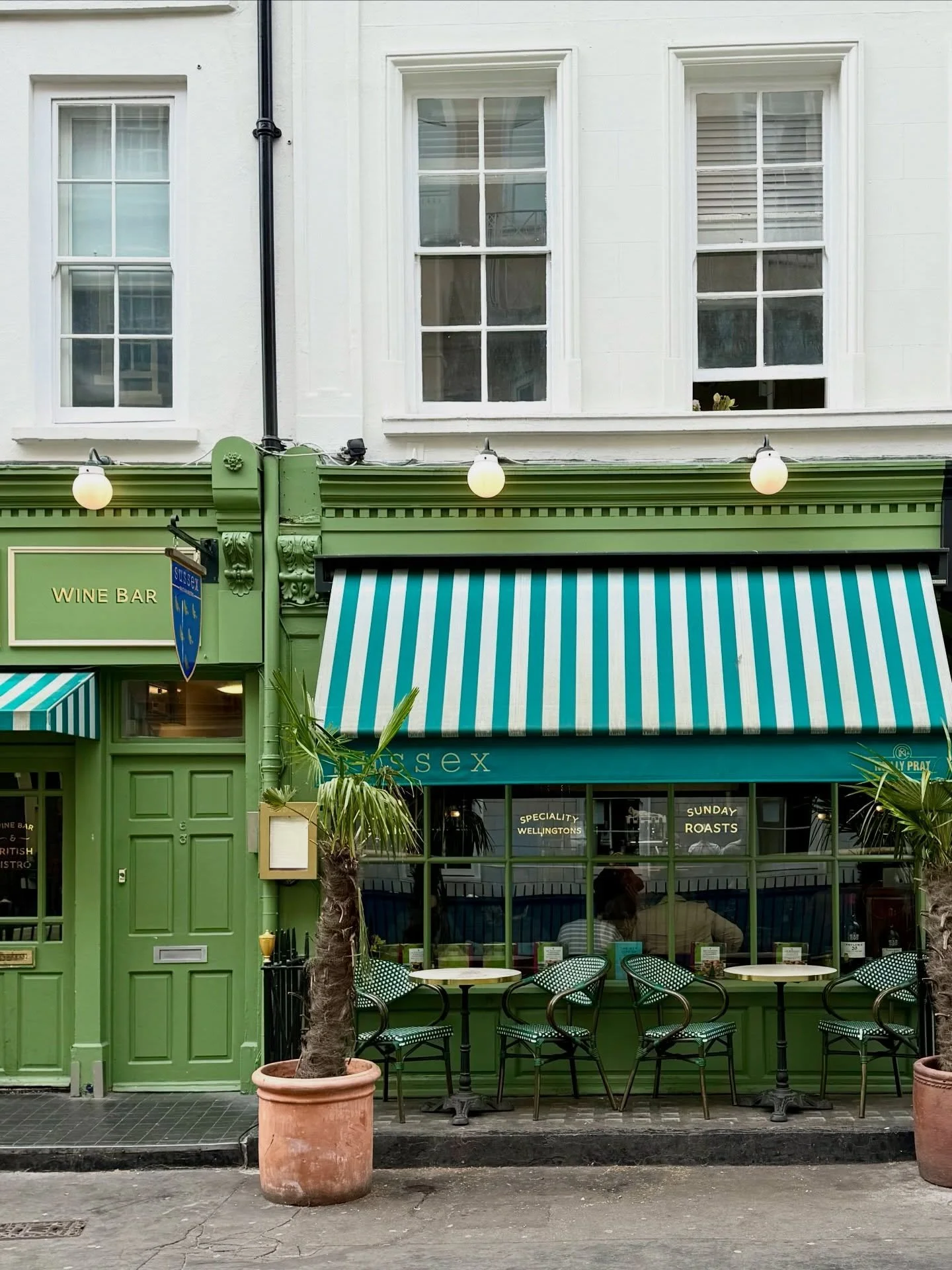Soho mornings ✨
.
.
.
#london #soholondon #travel #uk #architecture