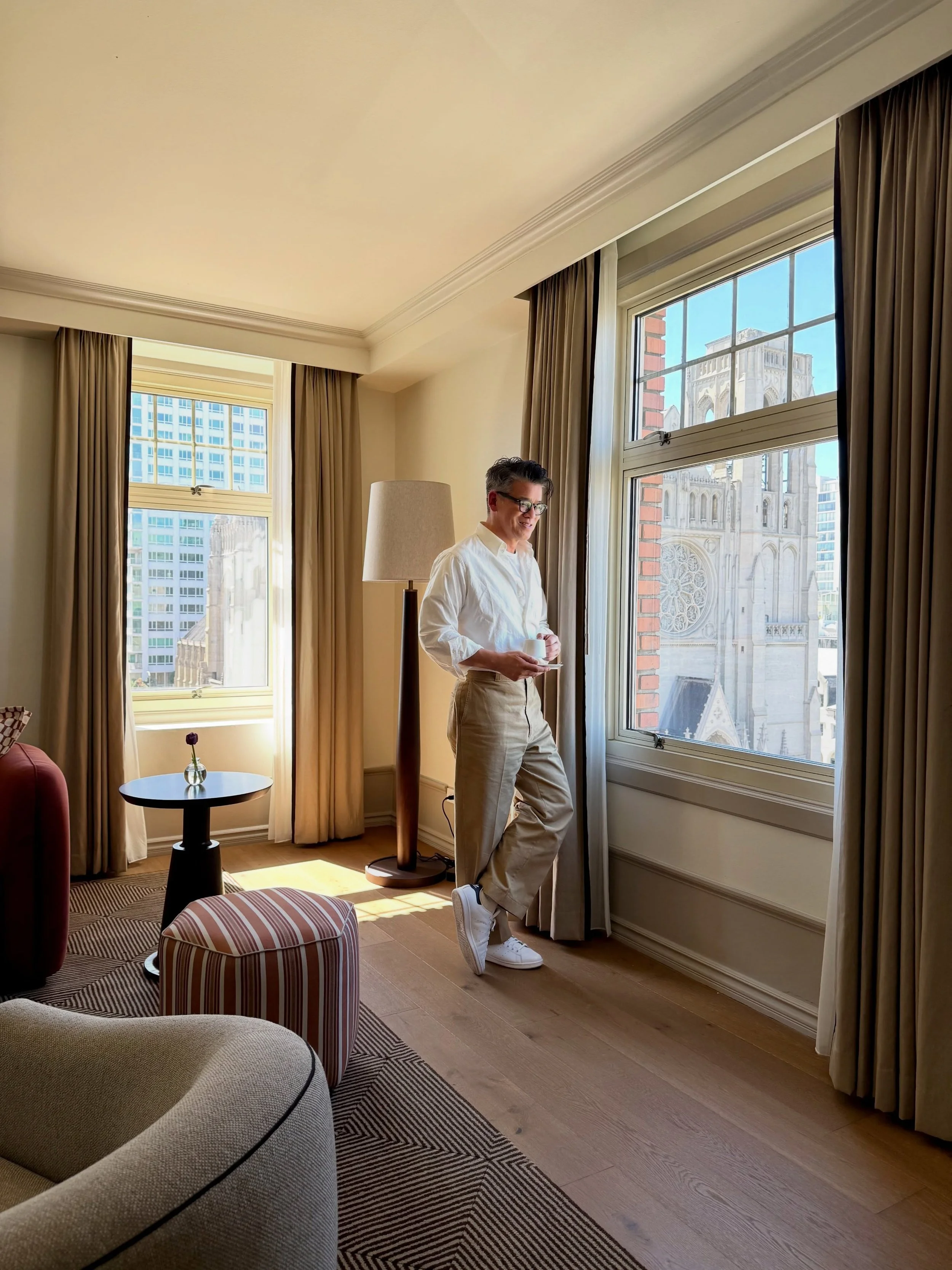 A few days at iconic The Huntington Hotel&mdash;old-world charm, a very chic bar, and that incredible view.
.
.
.
#petersom @thehuntingtonhotel @thebigfoursf @megconnollycomm #sanfrancisco
