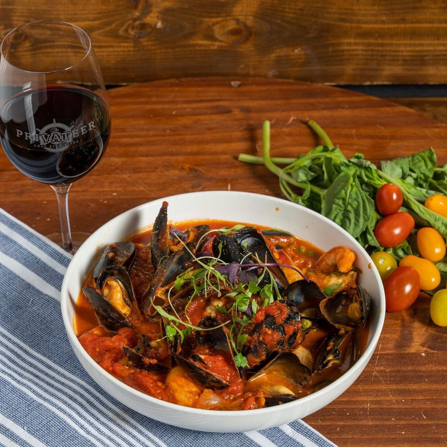New to the Menu!

Seafood Paella -

ⓖ P.E.I. mussels, black tiger shrimp, bay scallops, crispy rice, peppers, peas, saffron, white wine, marinara, cilantro