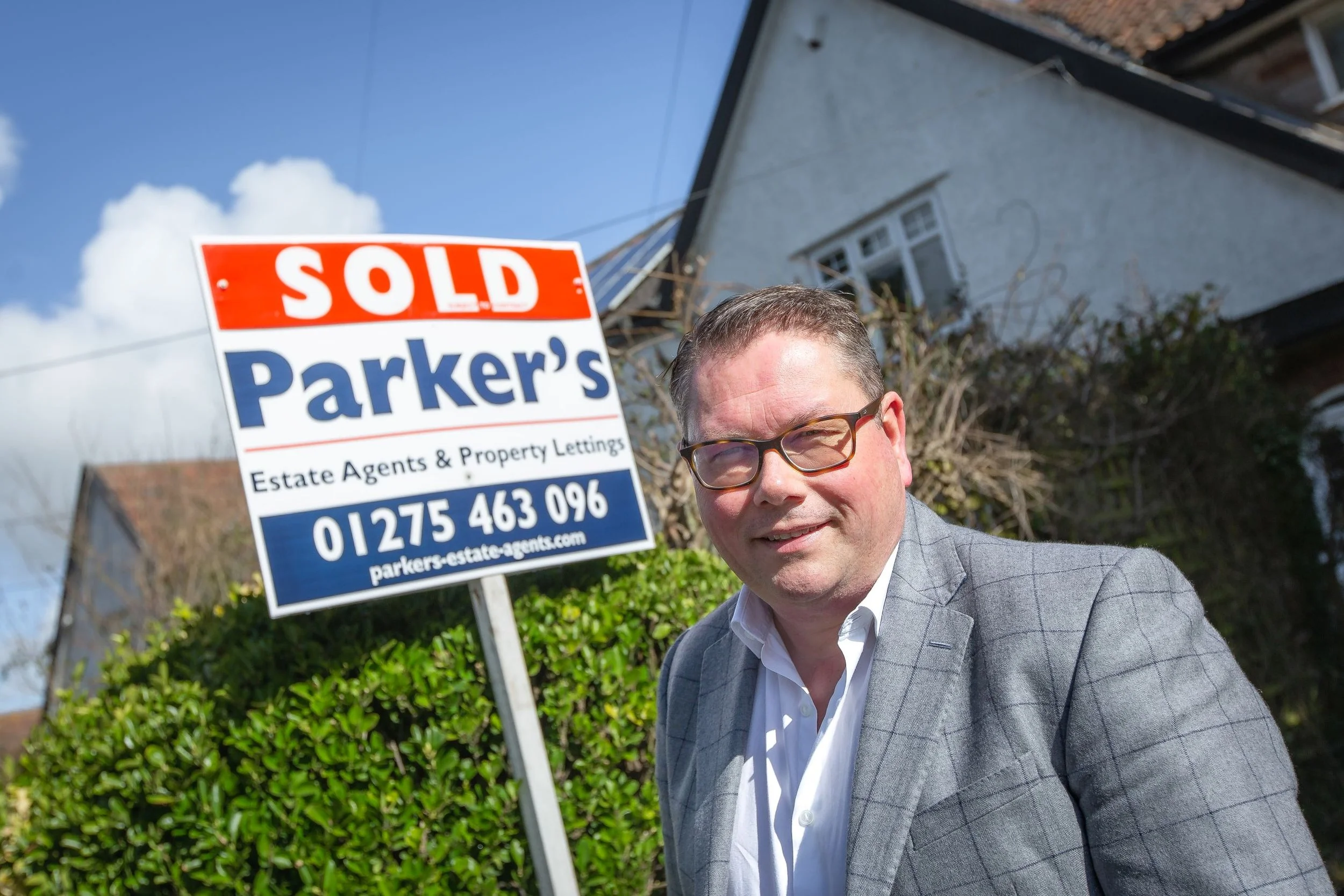 Leaseholders: On taking the initiative to help sell your flat