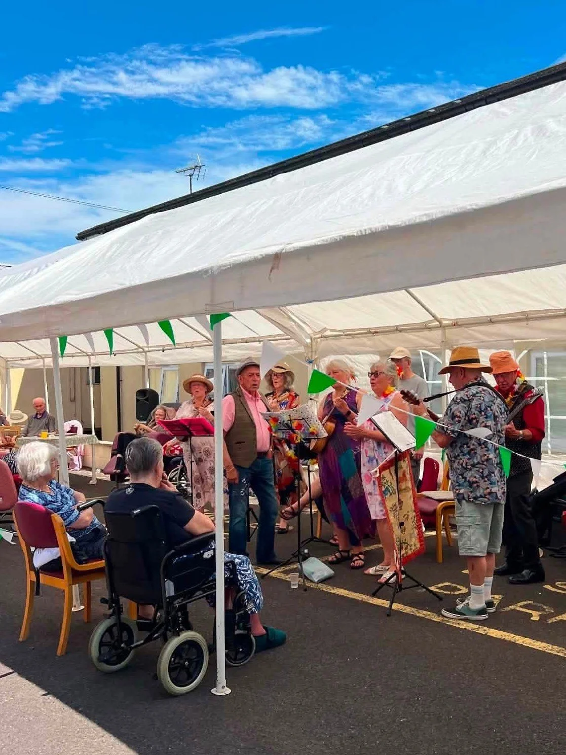The Northfield Ukulele Strummers.jpg