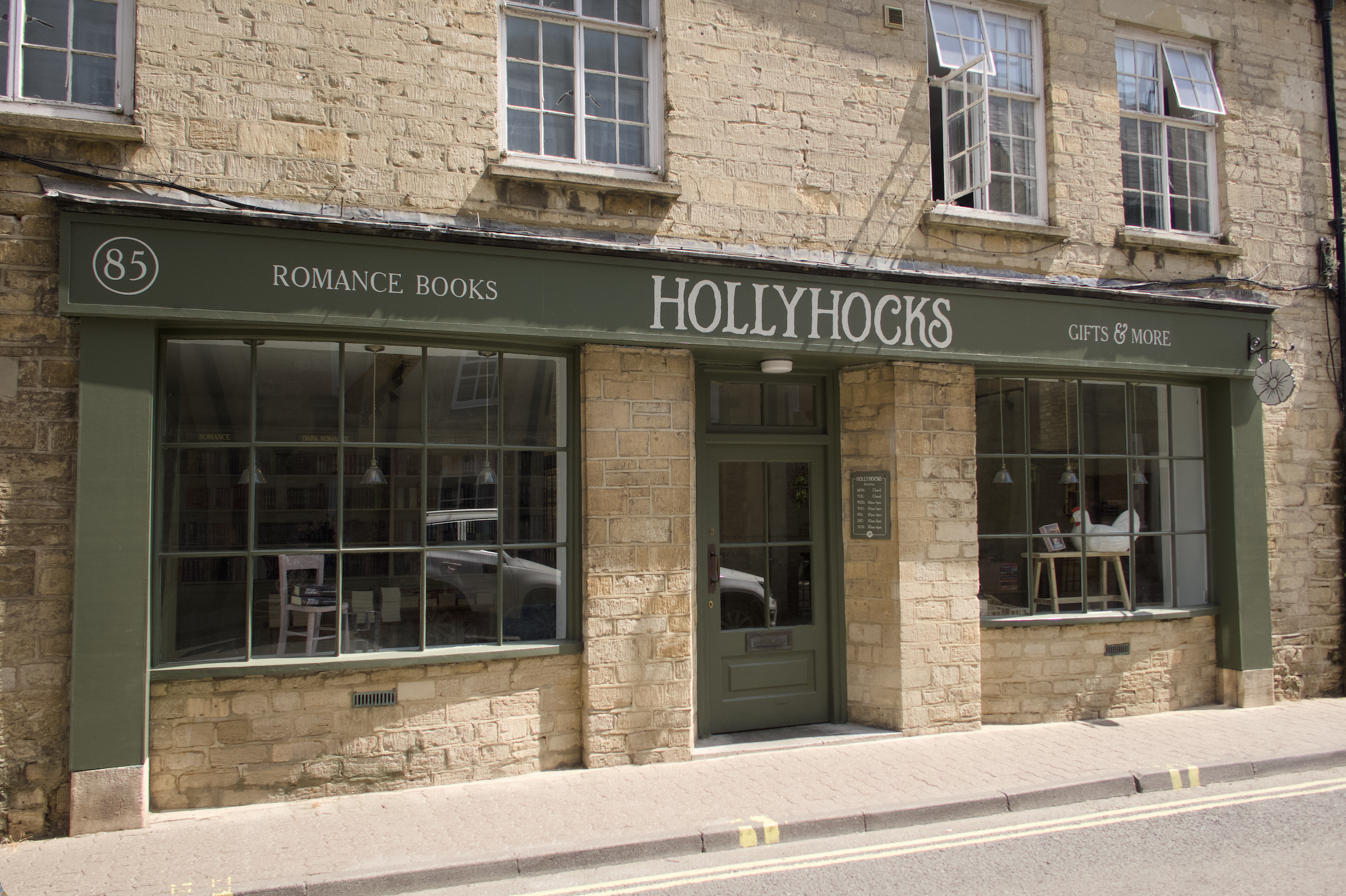 New independent romance bookshop, opens in Cirencester