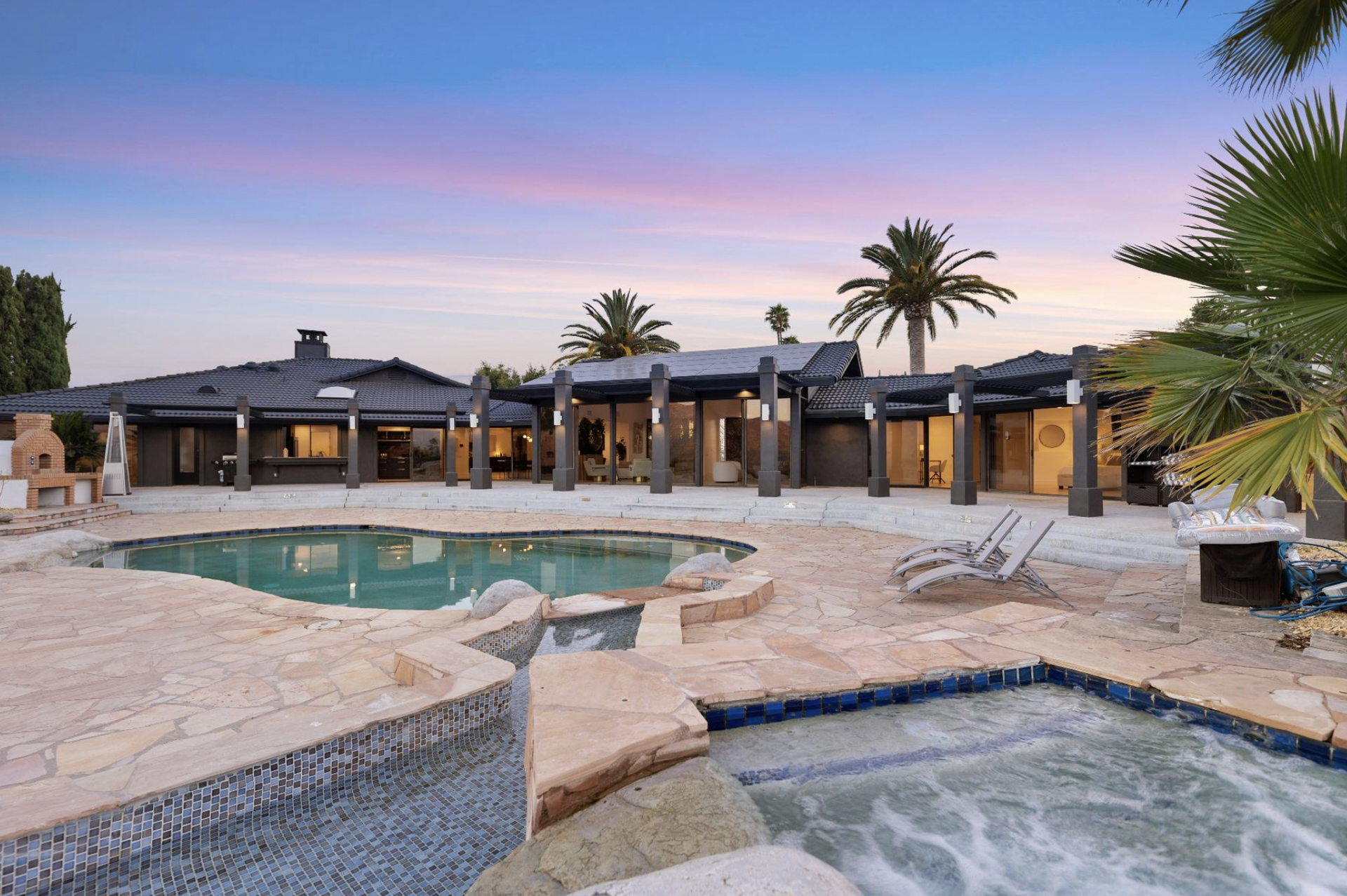 Pool & Jacuzzi.png
