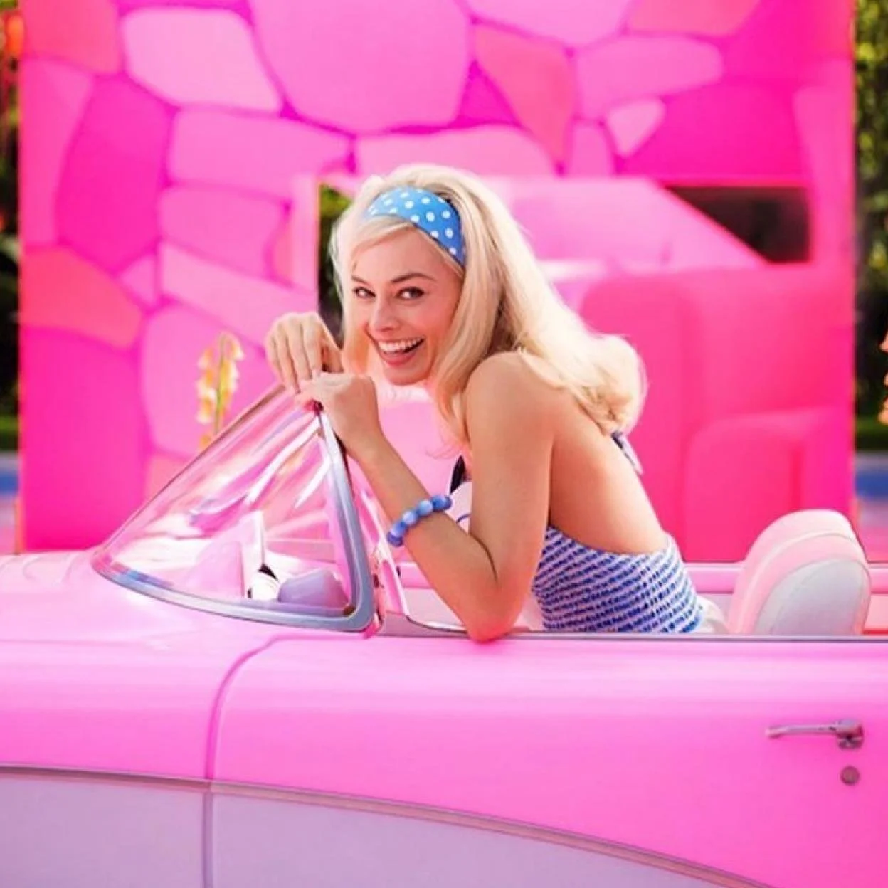 Barbiecore: la tendencia más viral llega a las invitadas de boda