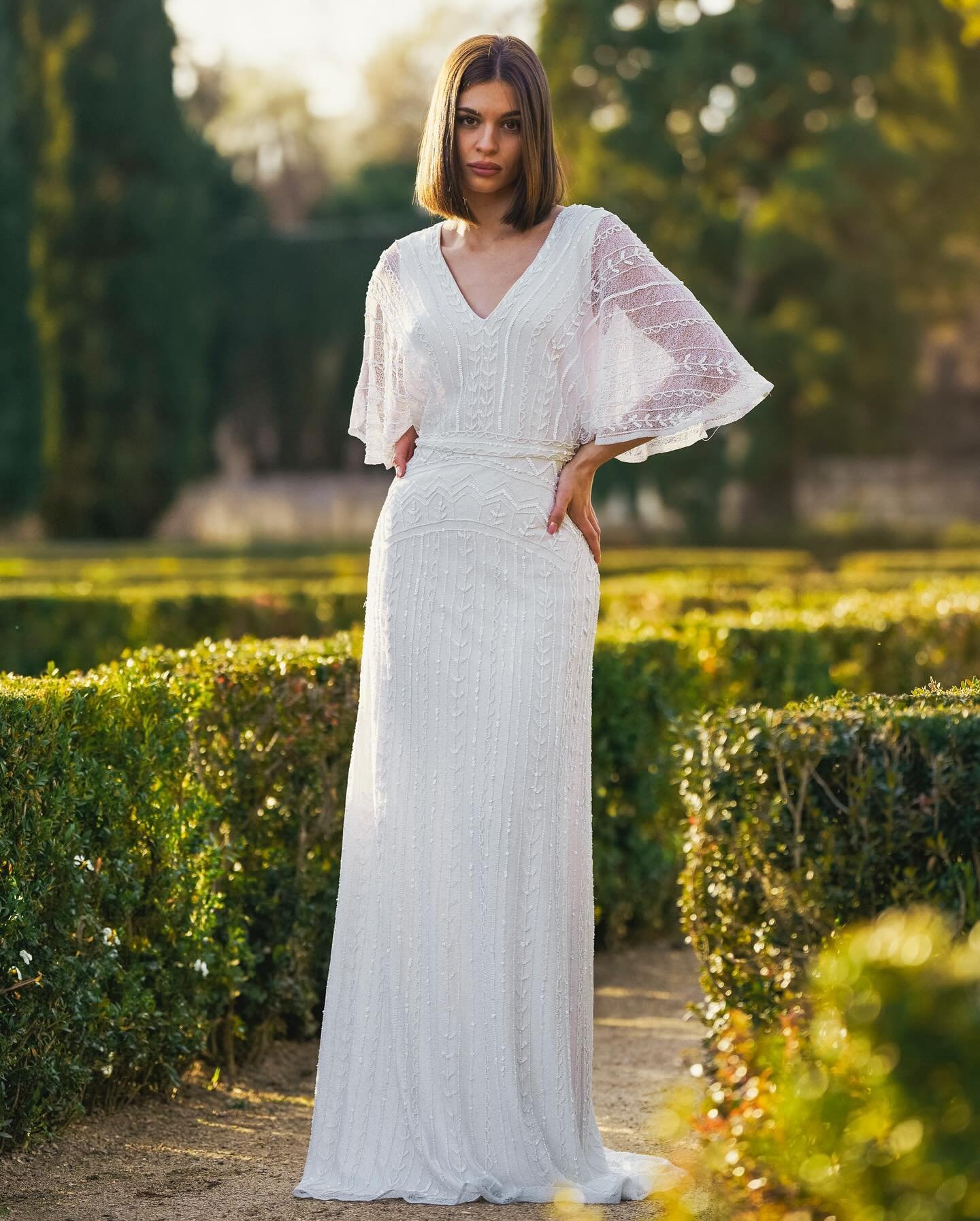 Vestido de pedred&iacute;a bordado a mano con delicados detalles de transparencias en las mangas, confeccionadas de manera que parecen ser un manto, aportando elegancia al dise&ntilde;o. 

#newcollection #weddingdress #wedding #bride #bridedress #wed