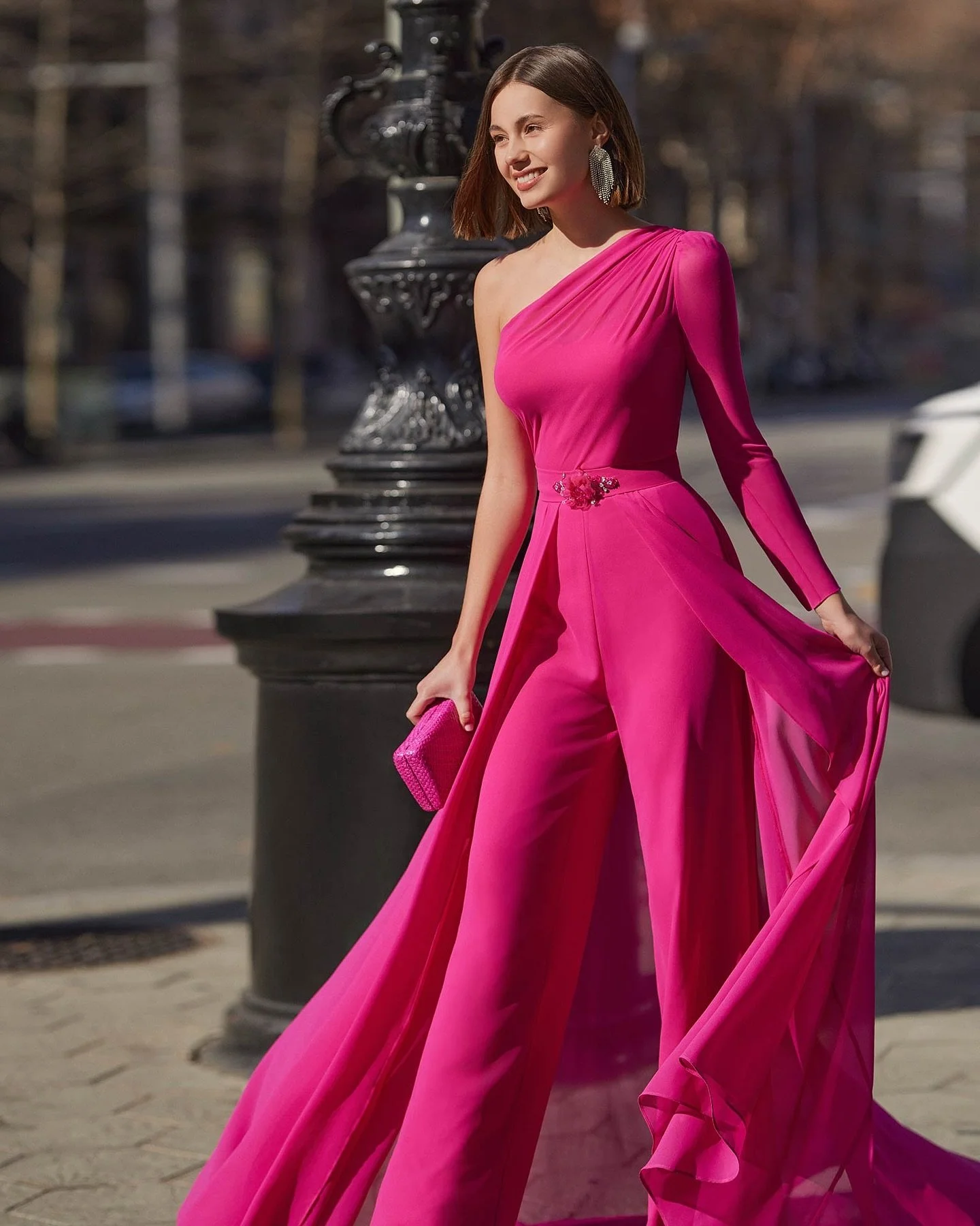 Luce la elegancia de una falda y la comodidad de un pantal&oacute;n, todo en uno🩷💞 

#hederanovias #vestidodefiesta #monoparaboda #monodeinvitada #dresstobe #wedingdress #marfilbarcelona #coutureclub #rosaclara #vestidoparamadrina #vestidoparafiest