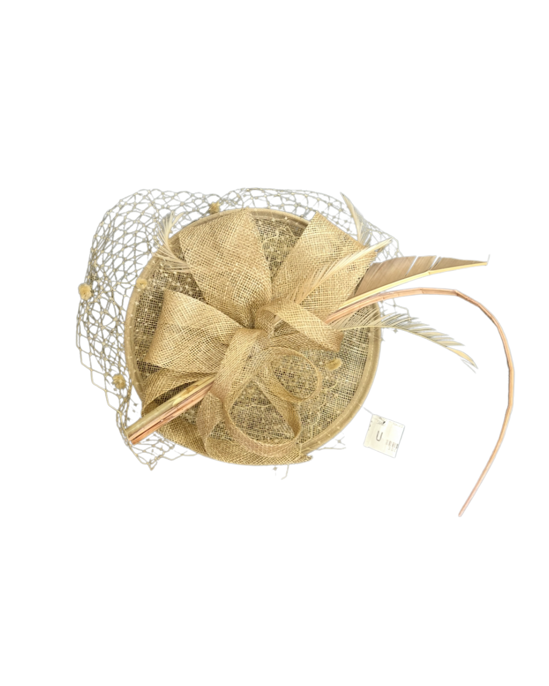 Tocado color oro con pluma y rejilla