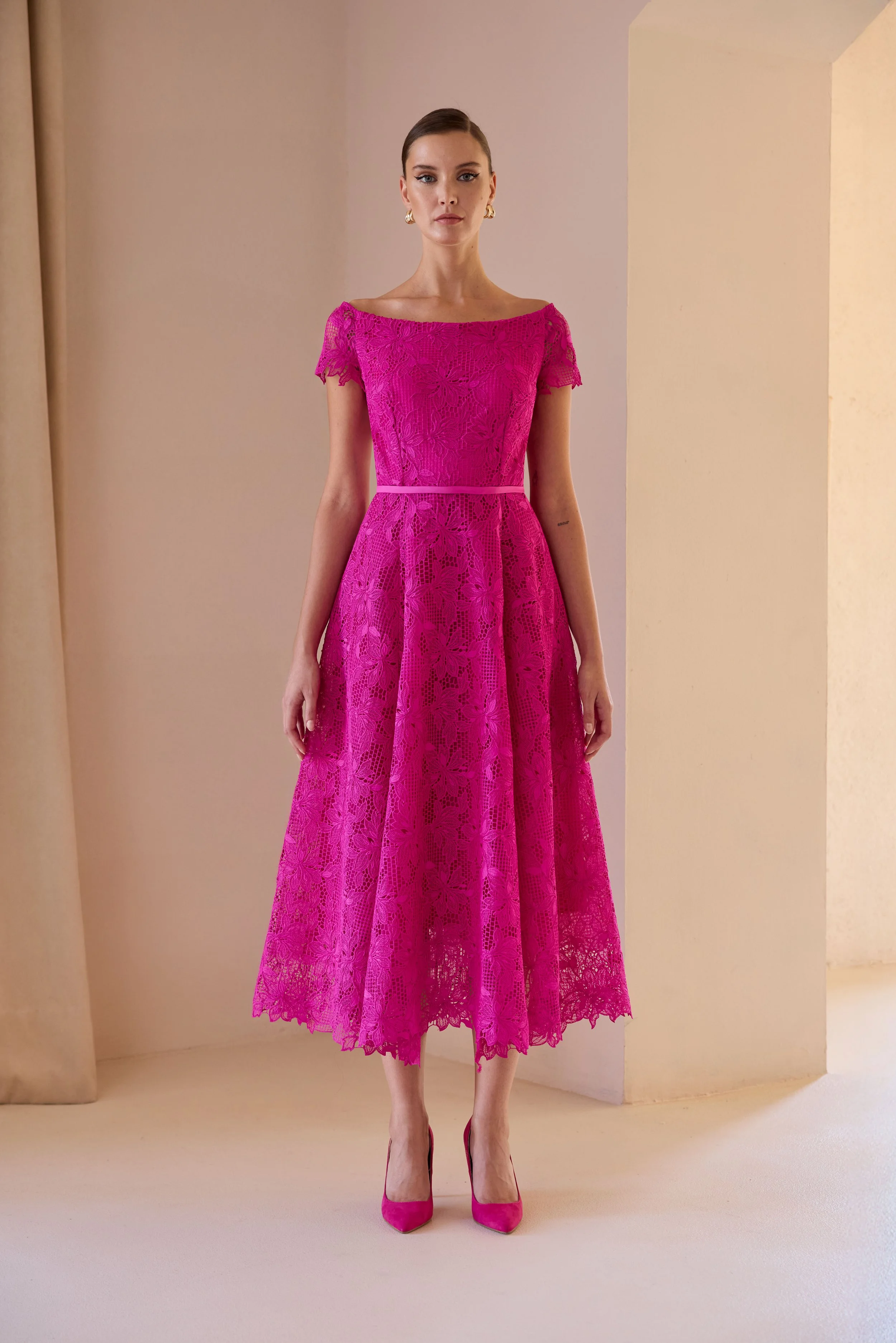 Vestido midi escote barco Carla Ruiz