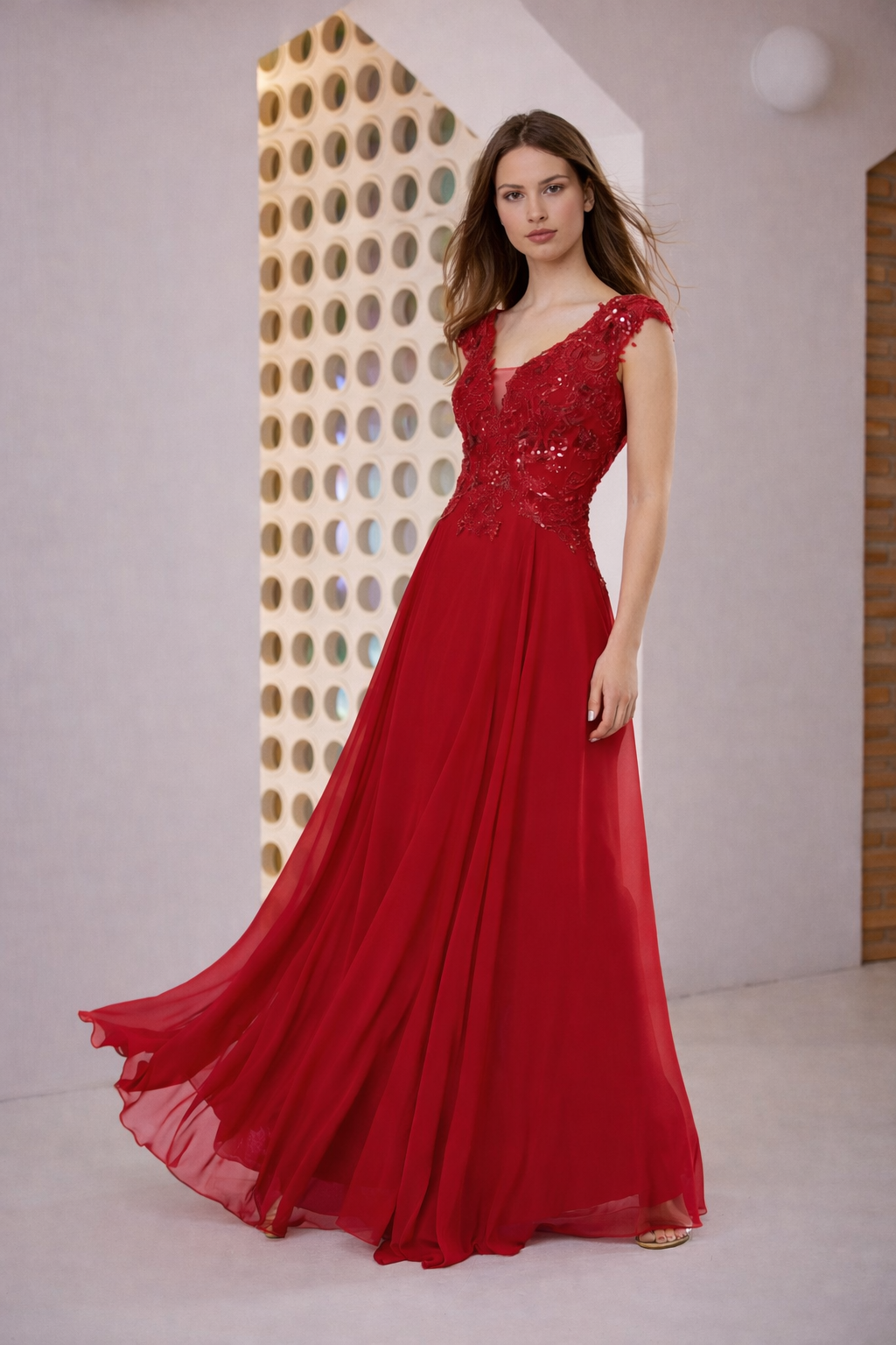 Vestido rojo largo con pedrería Carla Ruiz