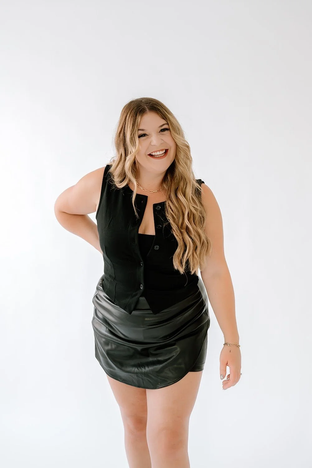 Leah Perry, Teal Studio hair and makeup artist and extension specialist, smiling with long wavy blonde hair