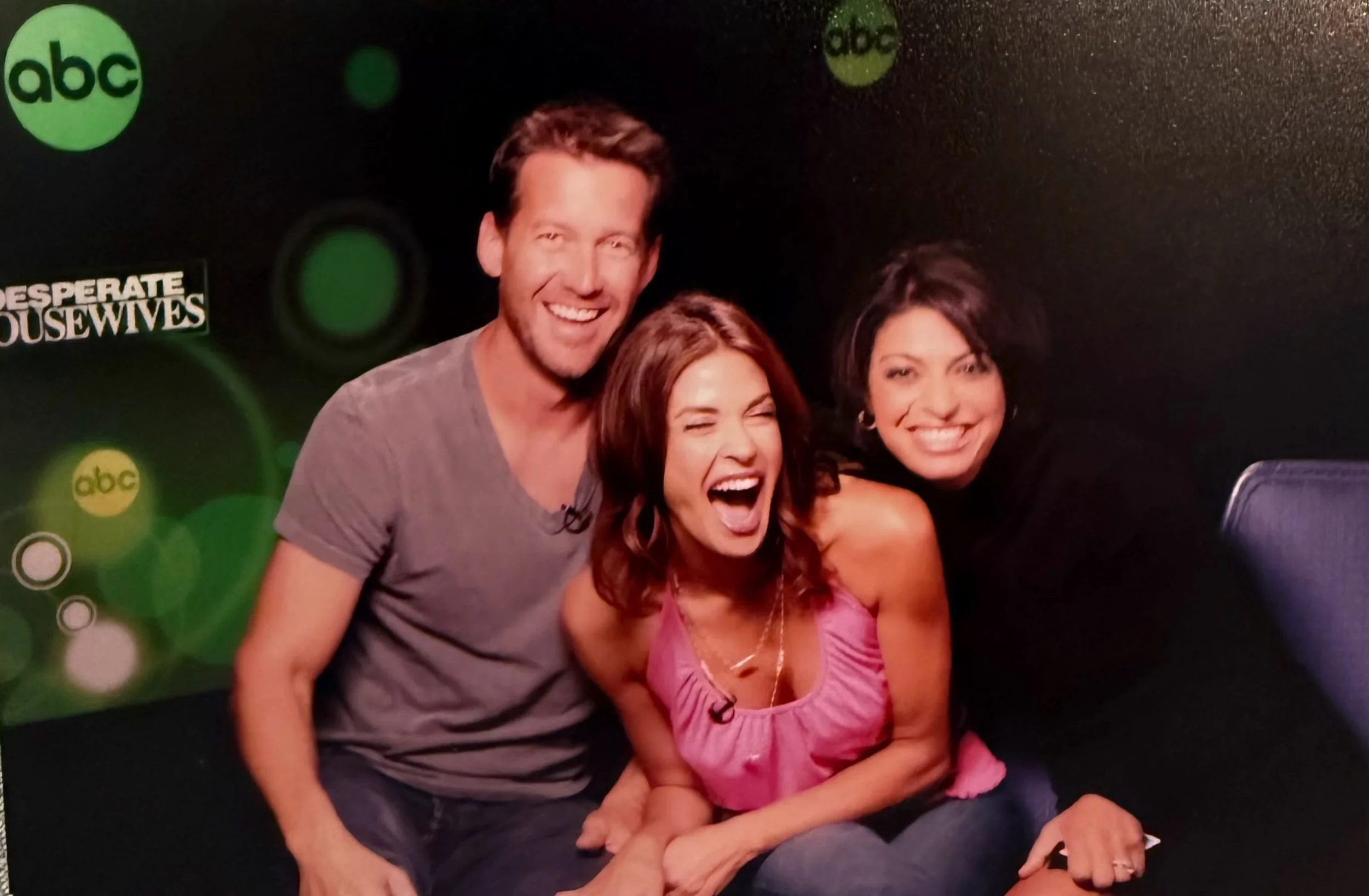 THROWBACK THURSDAY 💚

Oh, the stories I could tell! 😂❤️

A little Desperate Housewives nostalgia with Teri Hatcher and James Denton!

Fun confession&hellip; I was so excited to meet Teri that I even bought myself a pair of @hudsonjeans because she 