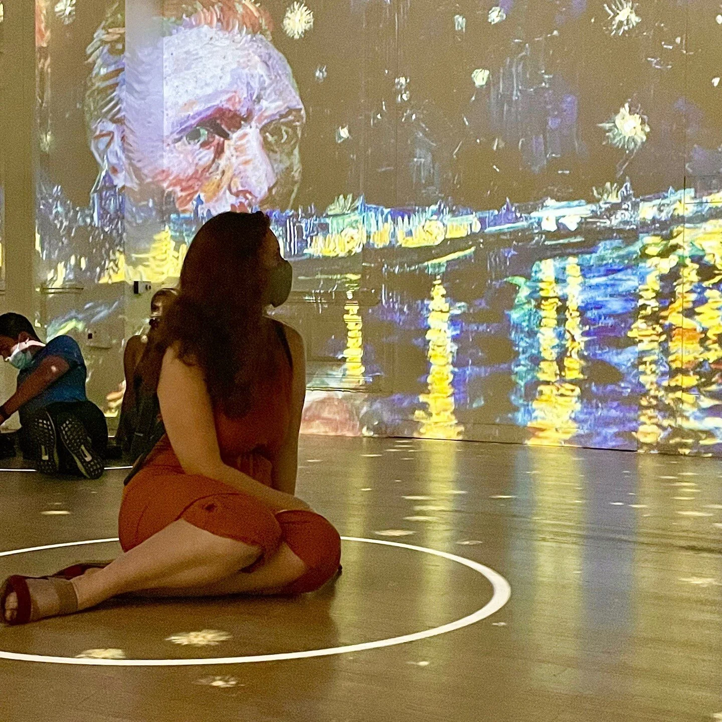 Posting cuz Jacqui looks hella artsy in this pic. 

#grabyourweightedblanket