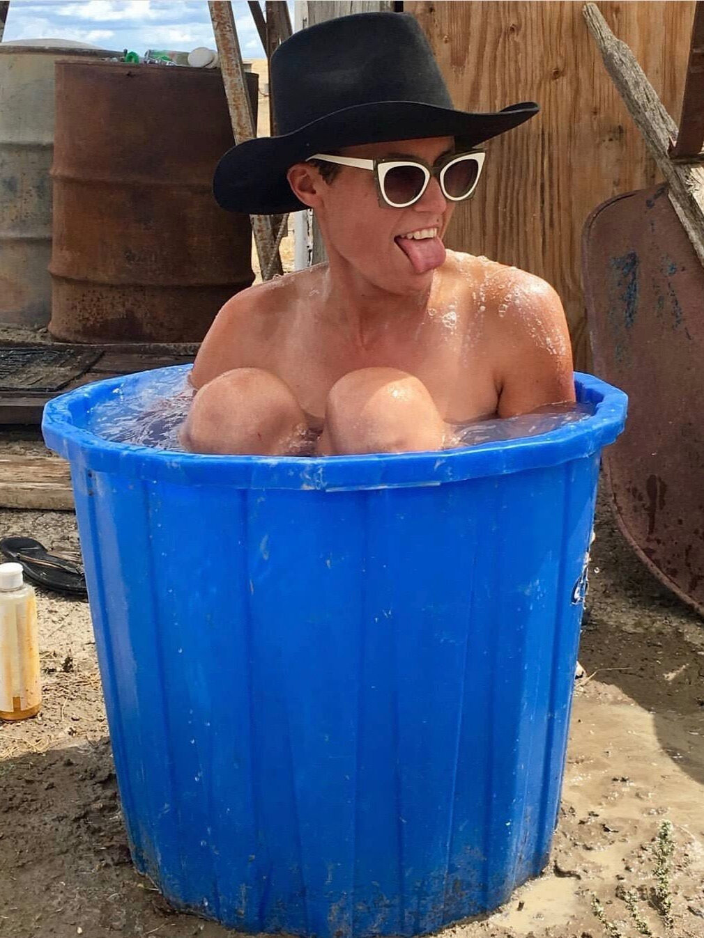 Eileen+in+a+bucket
