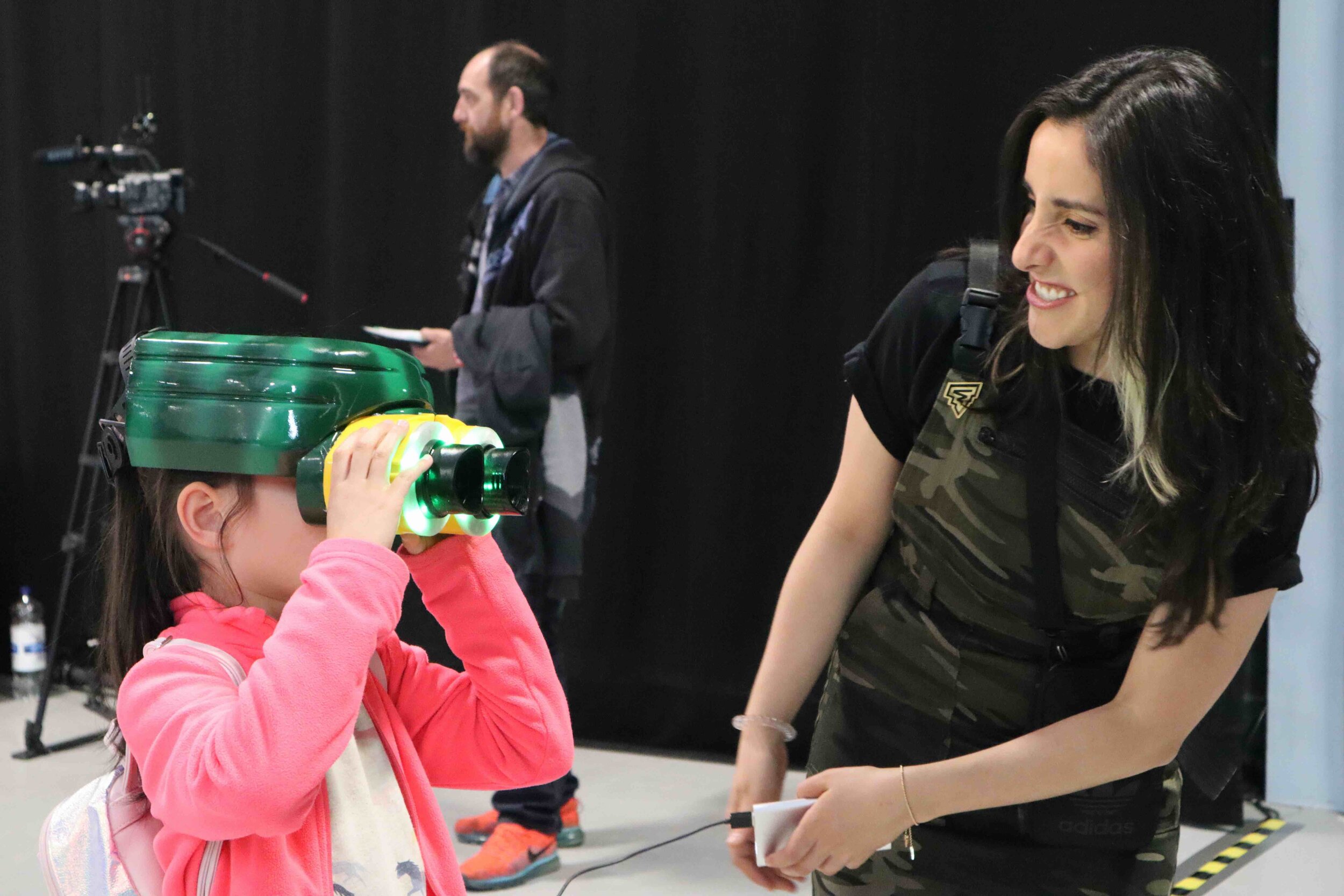 Estefannie meeting young makers at Coolest Projects - Dublin, Ireland May 2019