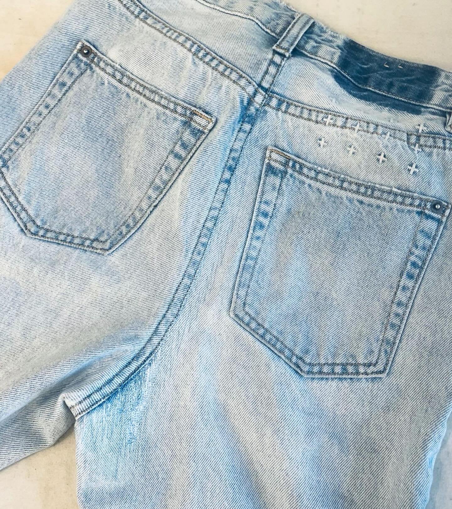 Masters of denim 👖

At Shopboy, we take the extra time in our repairs to preserve the original denim and its finishing as much as possible.

Quality over speed, preservation of the original and attention to the details - it&rsquo;s all part of the l